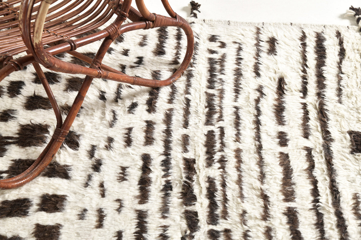 Modern Rug Image 5682 Jugo Runner, Atlas Collection
