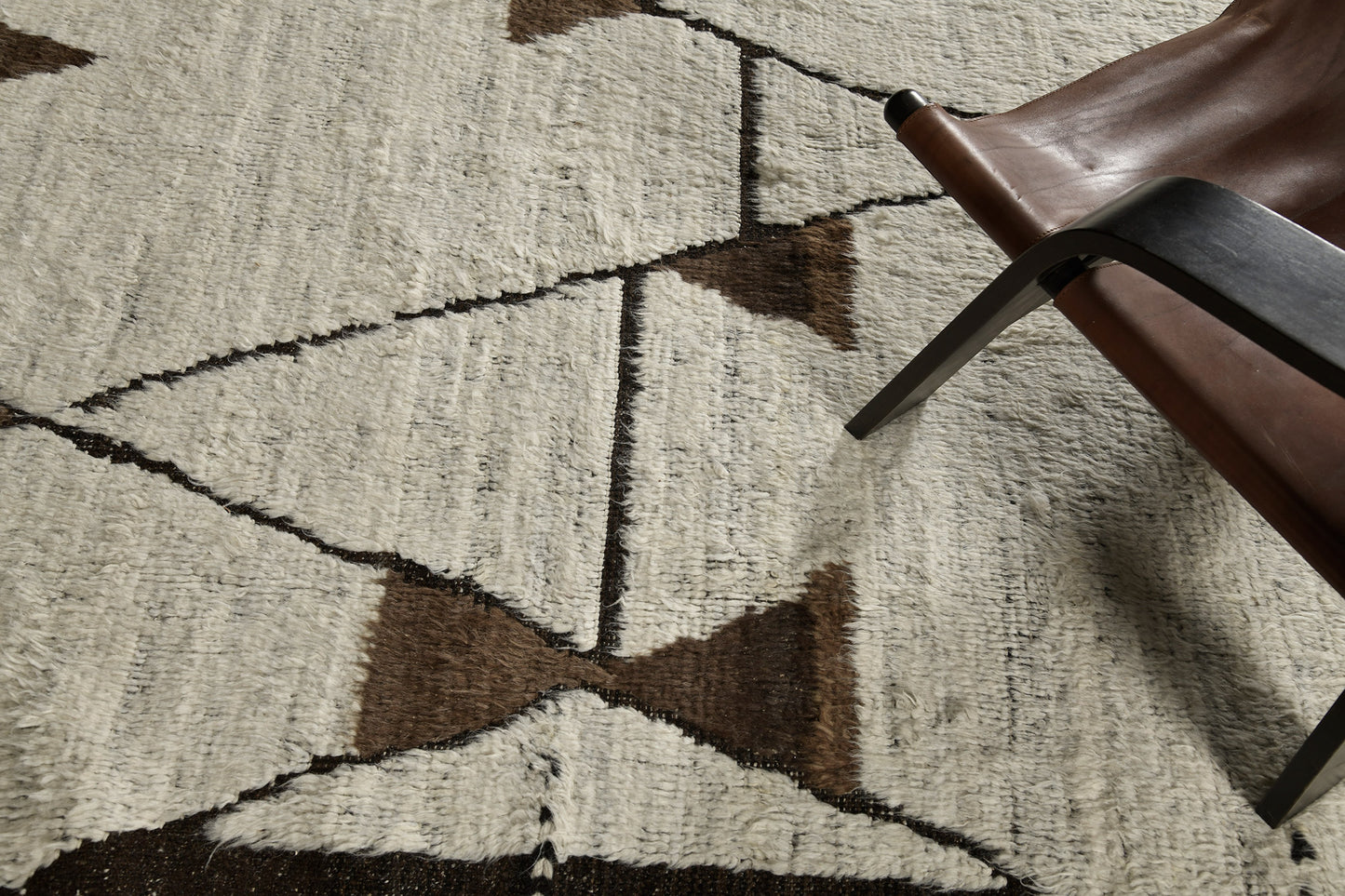 Modern Rug Image 2766 Darbu, Atlas Collection