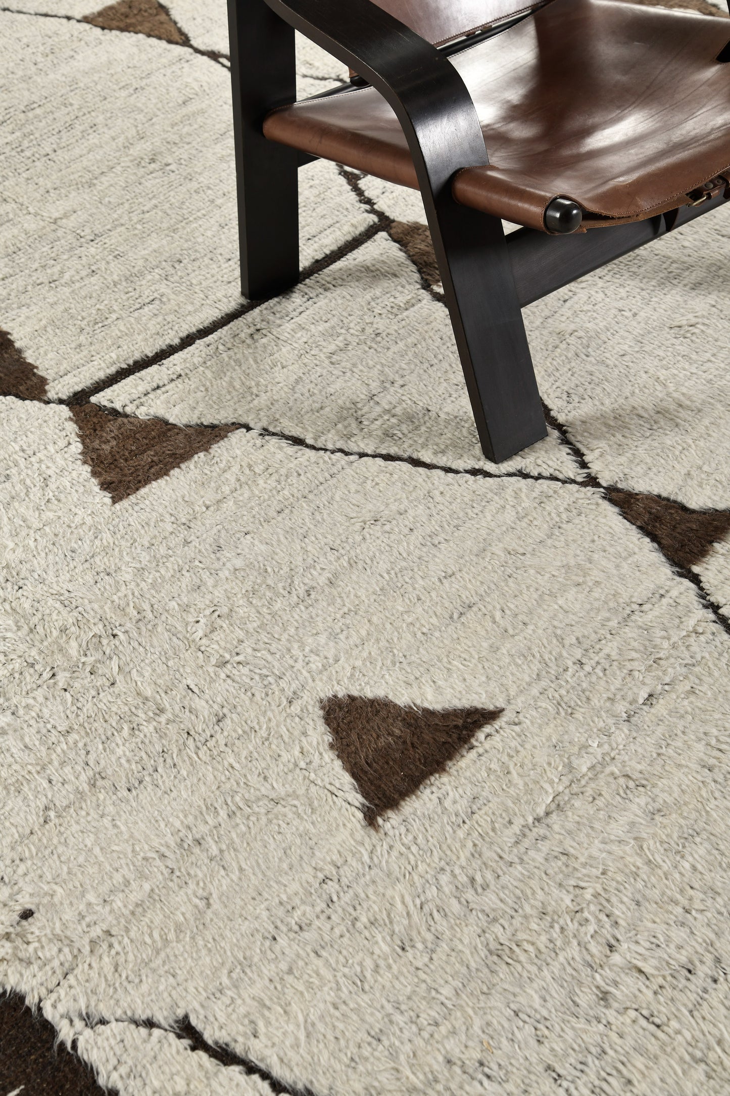 Modern Rug Image 2768 Darbu, Atlas Collection