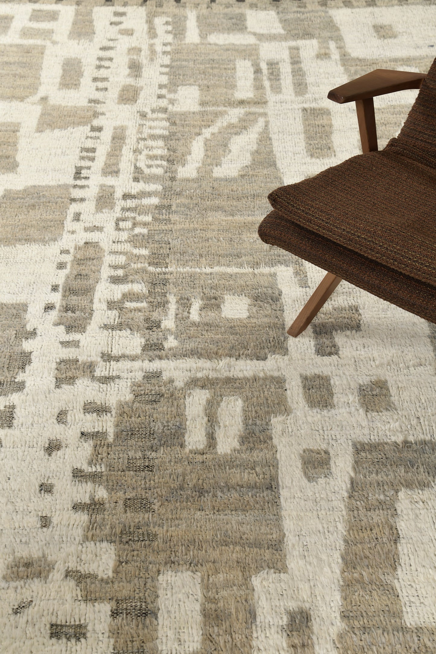 Modern Rug Image 11461 Tament, Atlas Collection