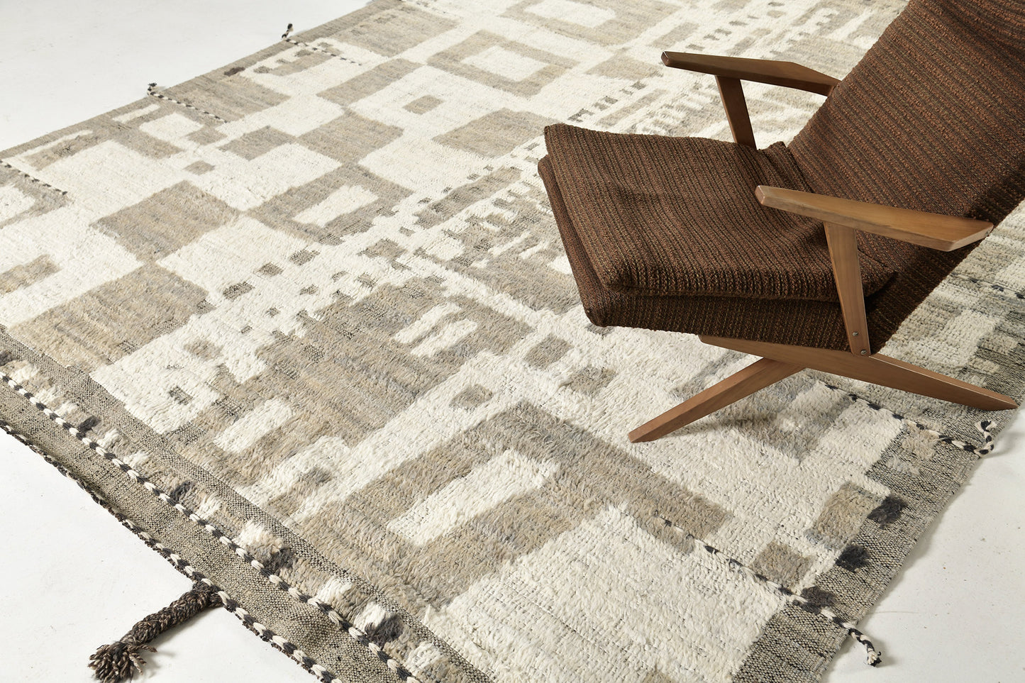 Modern Rug Image 11462 Tament, Atlas Collection
