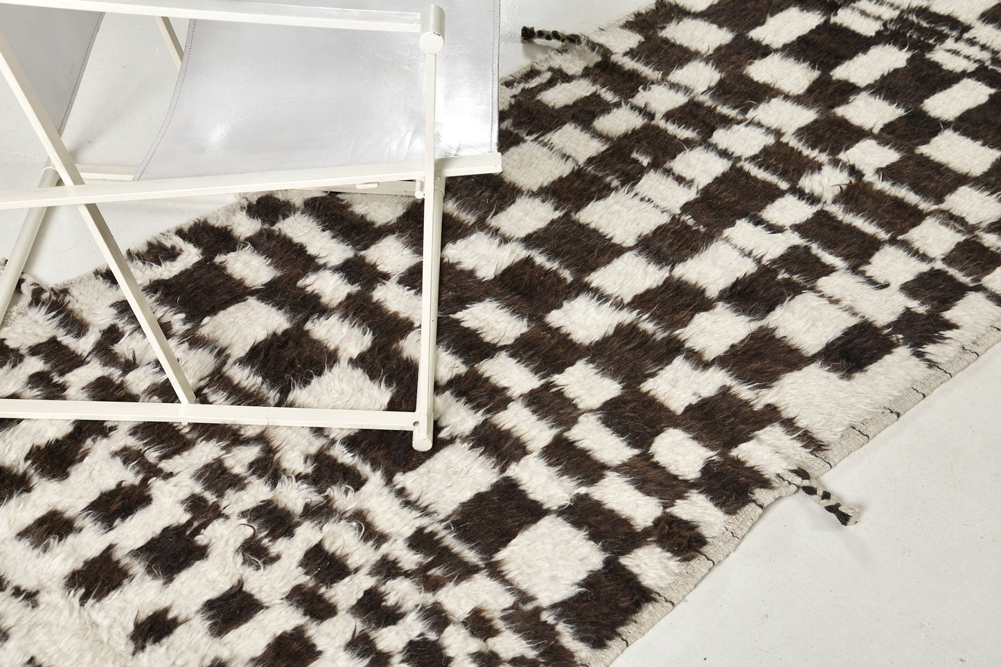 Modern Rug Image 5689 Jugo Runner, Atlas Collection