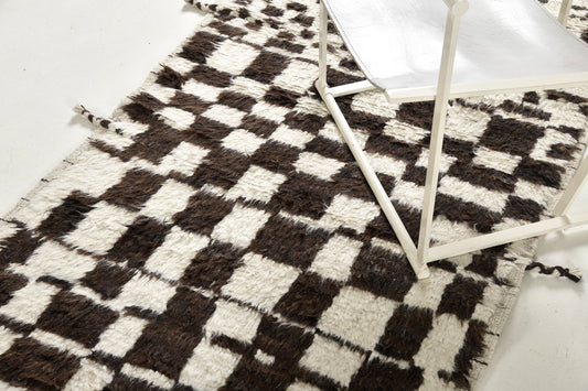 Modern Rug Image 5688 Jugo Runner, Atlas Collection