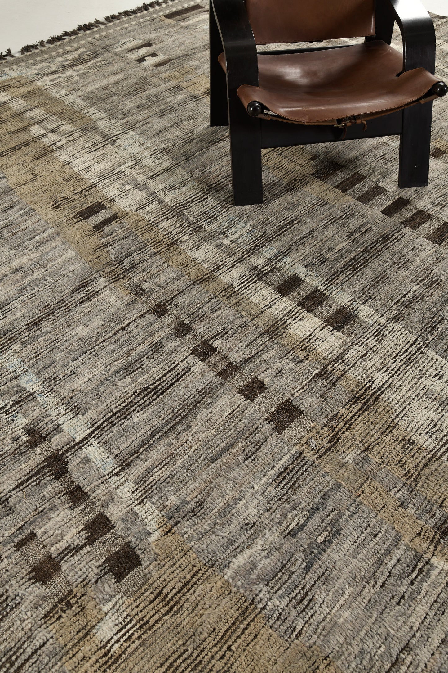 Modern Rug Image 8578 Nakhla, Atlas Collection, Seasons