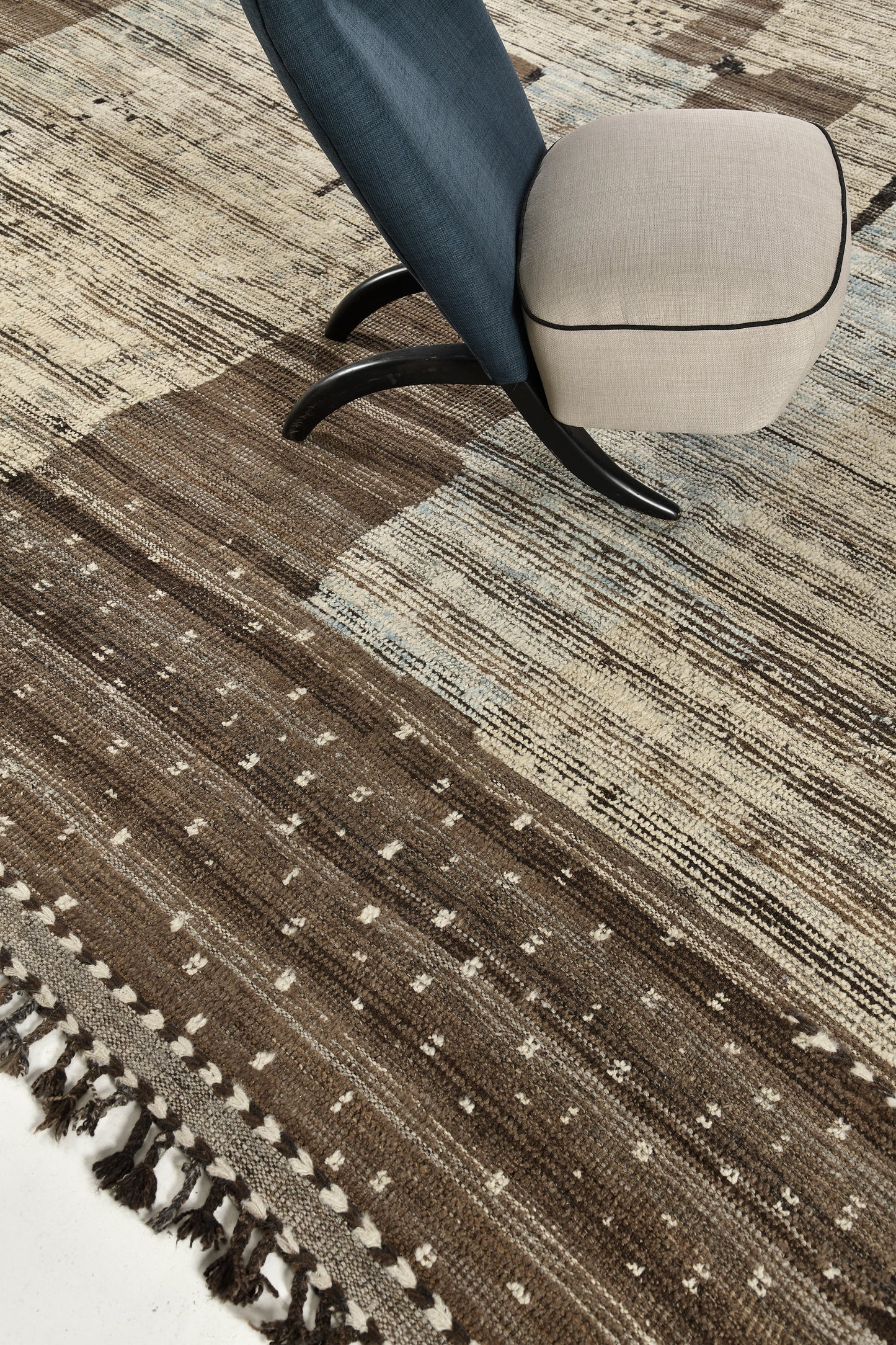 Modern Rug Image 5497 Iriqui, Atlas Collection, Seasons
