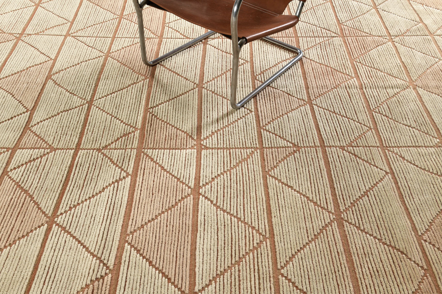 Modern Rug Image 9239 Pinotage, Estancia Collection