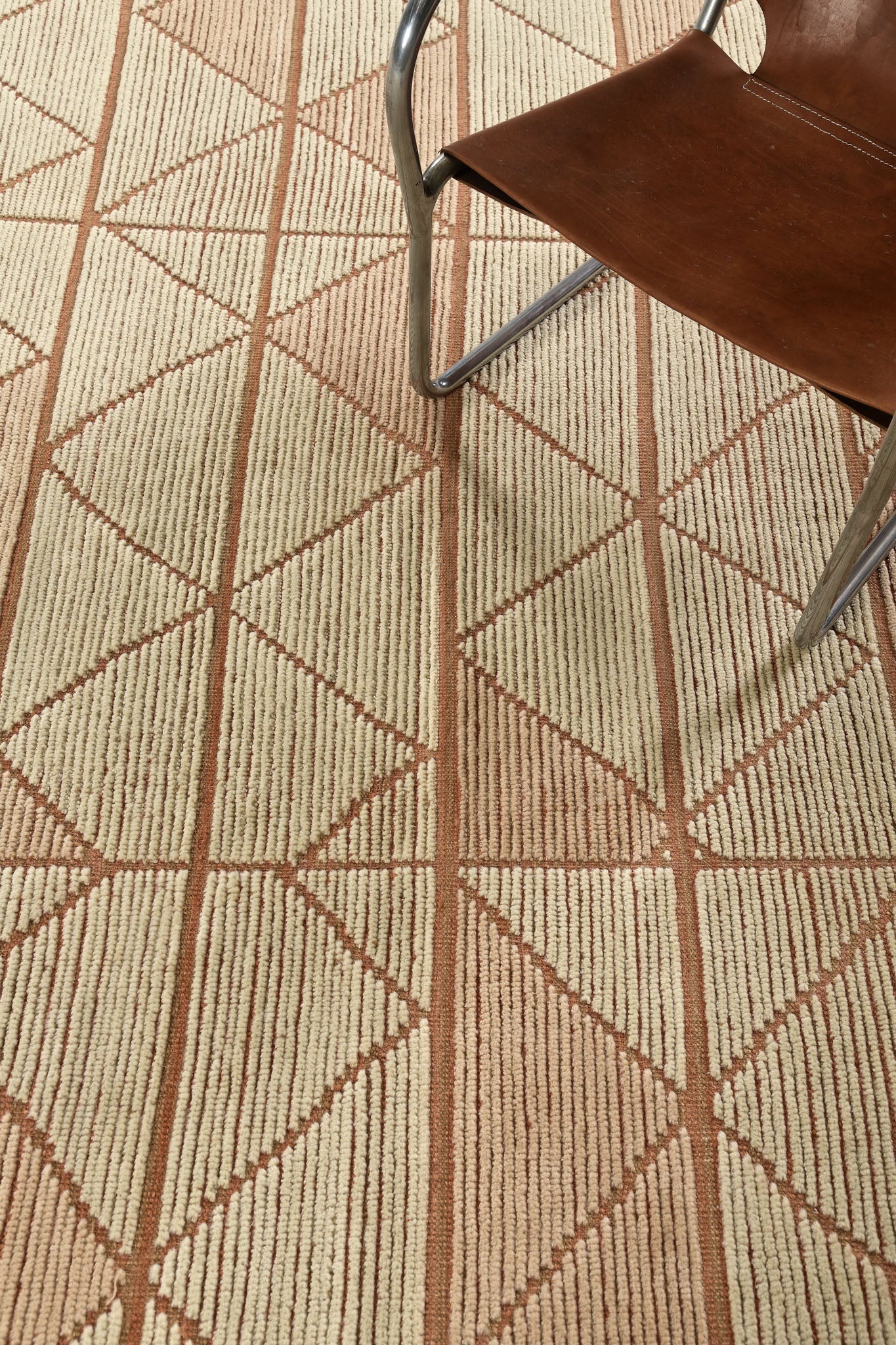 Modern Rug Image 9240 Pinotage, Estancia Collection