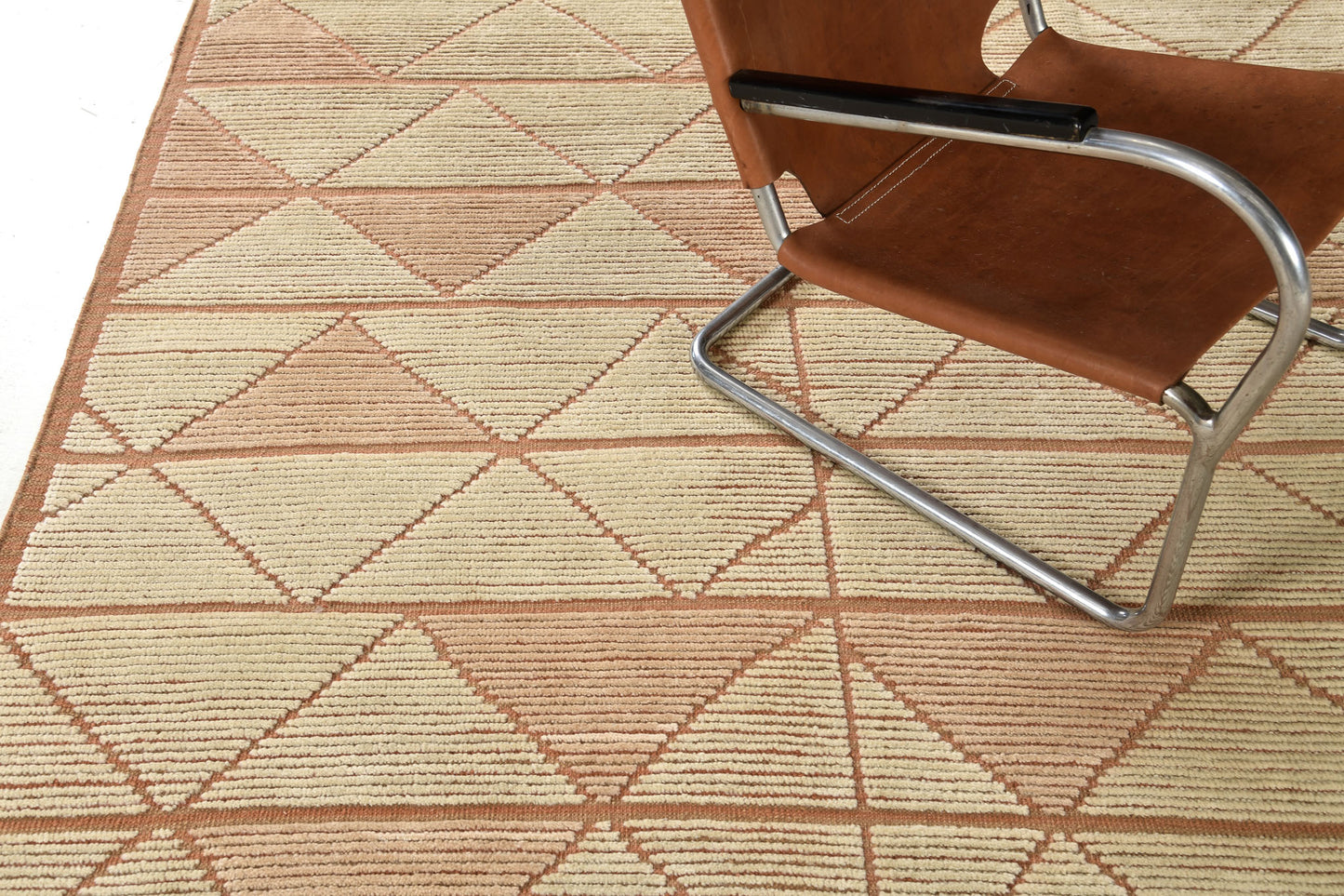Modern Rug Image 9242 Pinotage, Estancia Collection