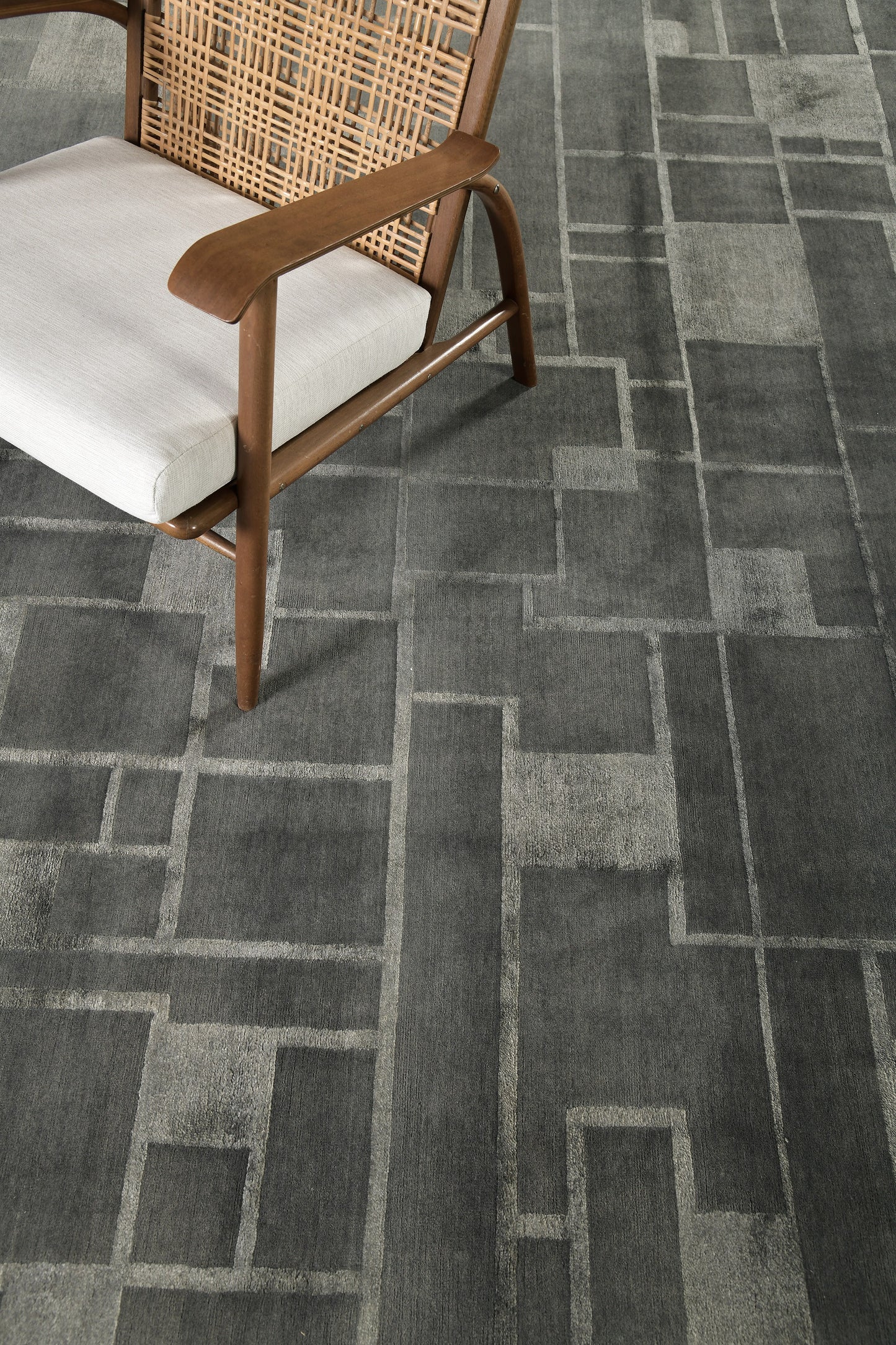 Modern Rug Image 11791 Thassos, Design Rhymes