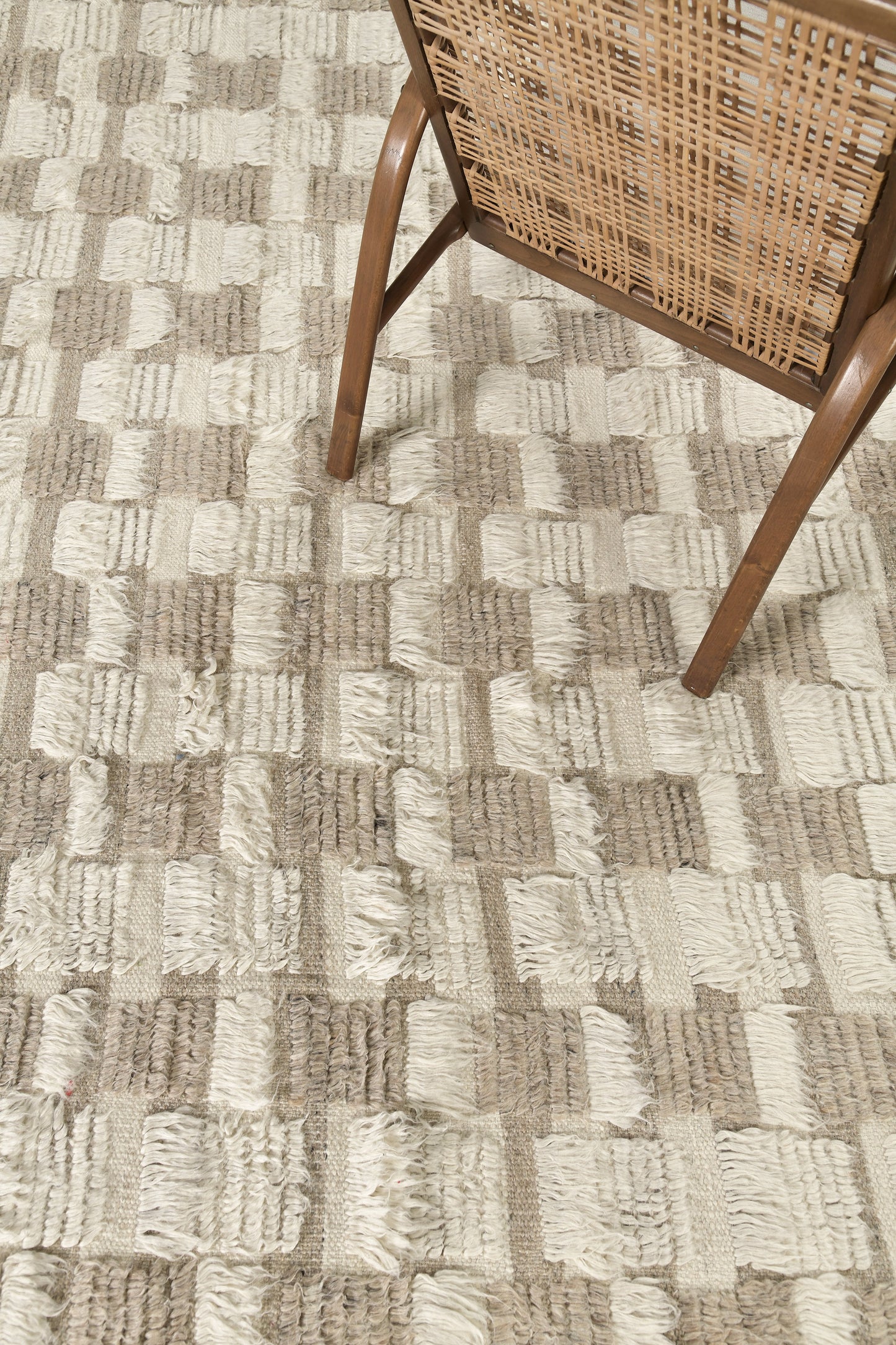 Modern Rug Image 576 Amia, Sahara Collection