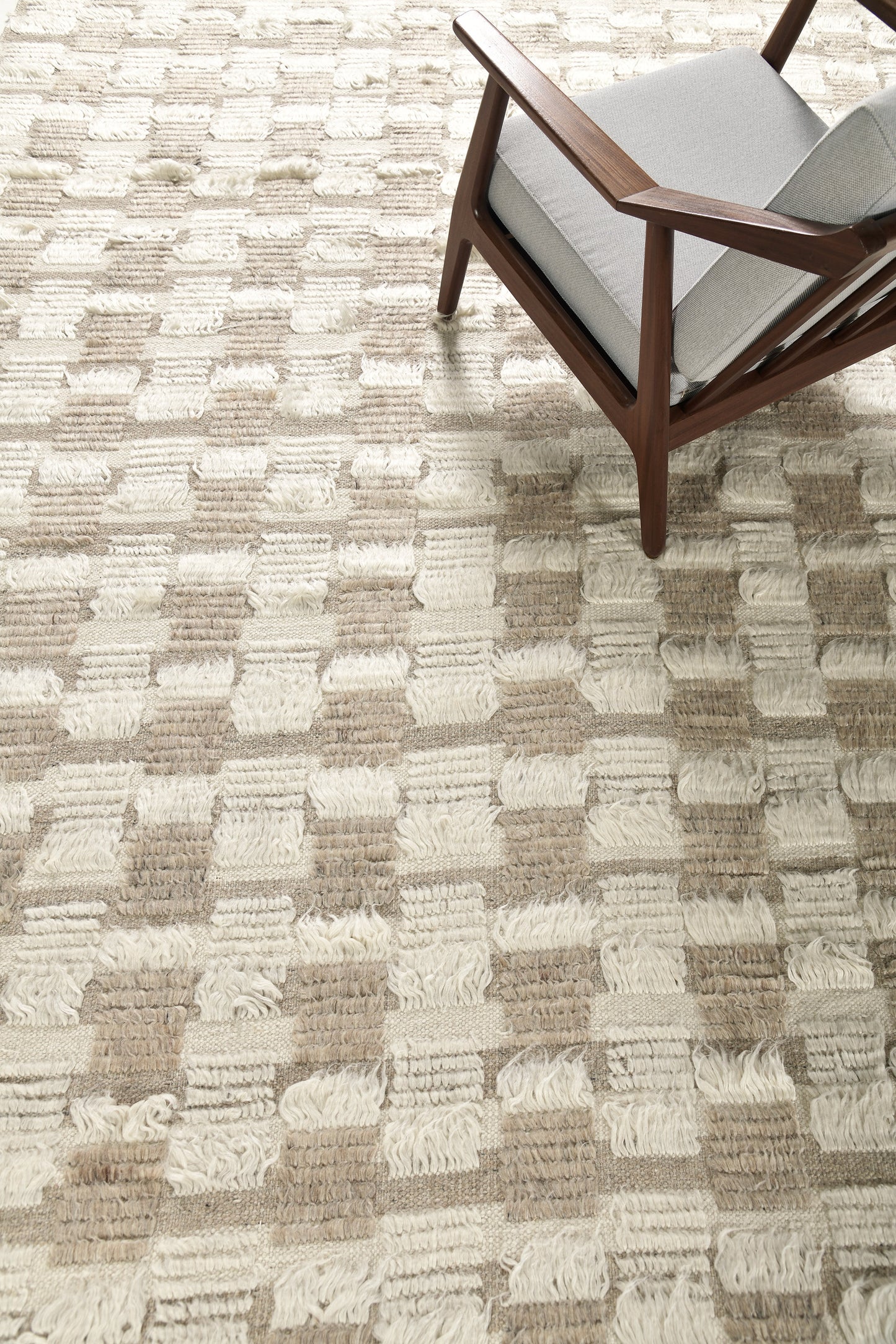 Modern Rug Image 571 Amia, Sahara Collection