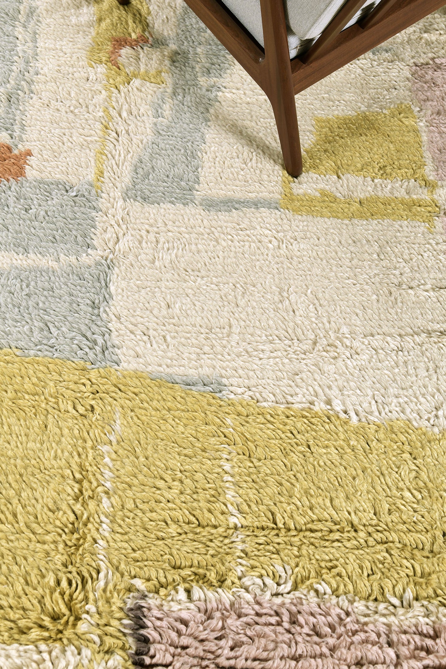 Modern Rug Image 945 Amina, Oasis Collection