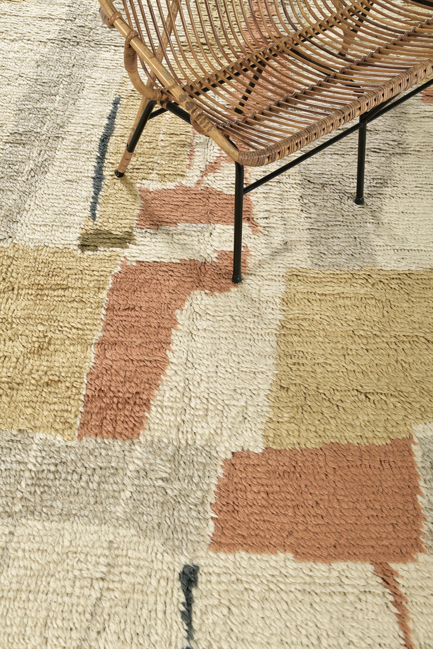 Modern Rug Image 948 Amina, Oasis Collection