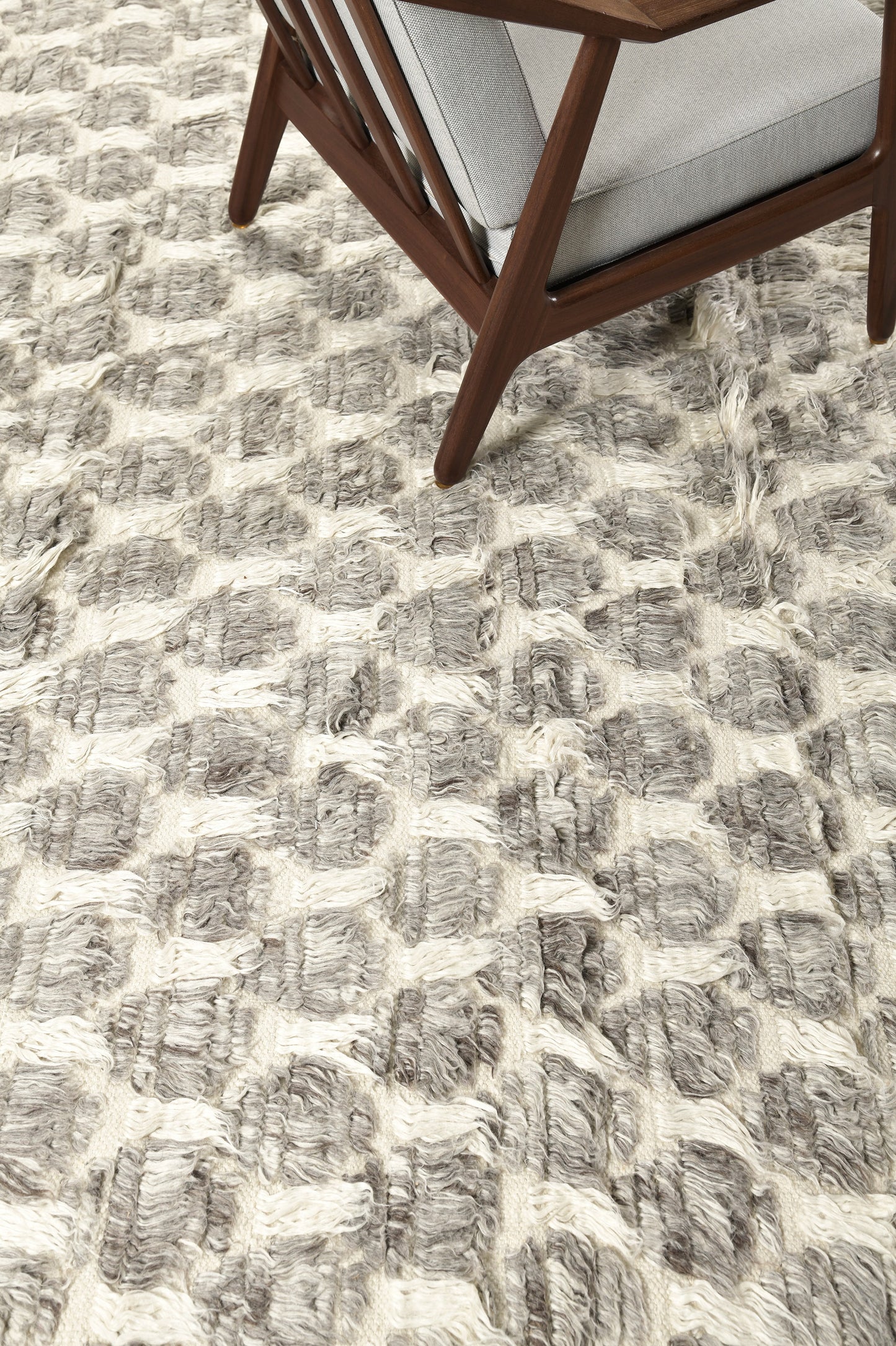 Modern Rug Image 8632 Nami, Sahara Collection