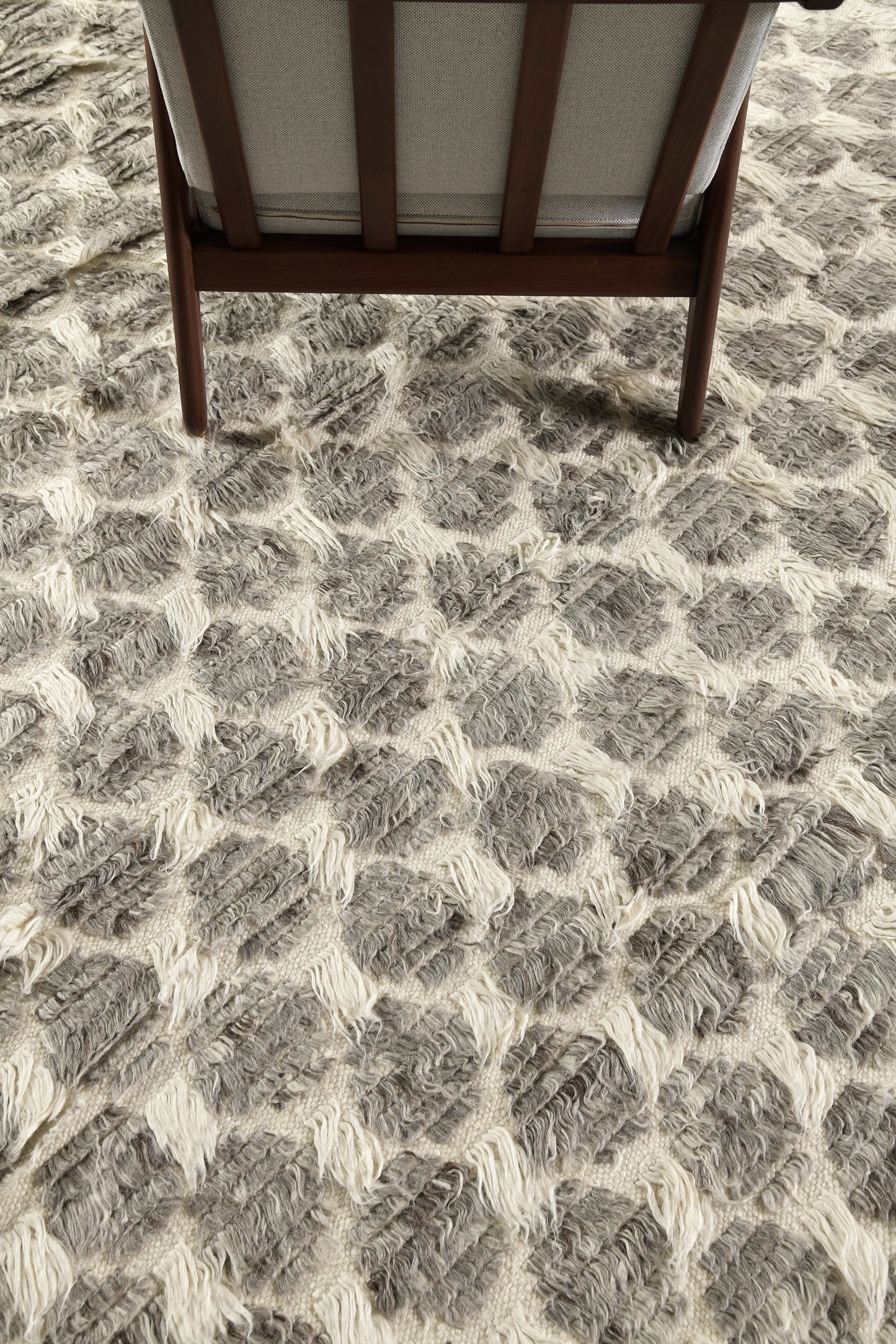 Modern Rug Image 8631 Nami, Sahara Collection
