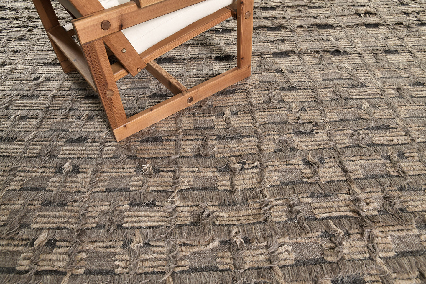 Modern Rug Image 5411 Imana, Sahara Collection