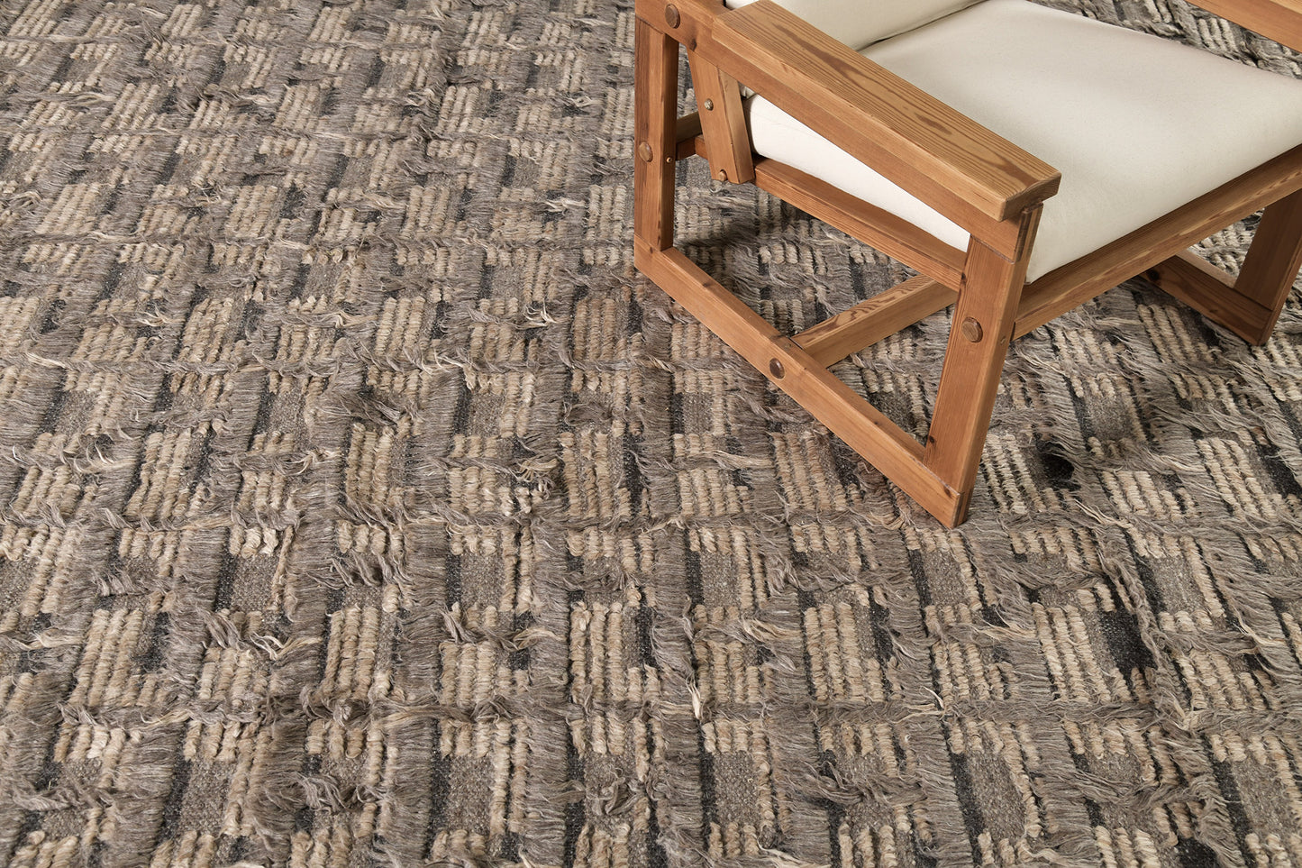 Modern Rug Image 5410 Imana, Sahara Collection
