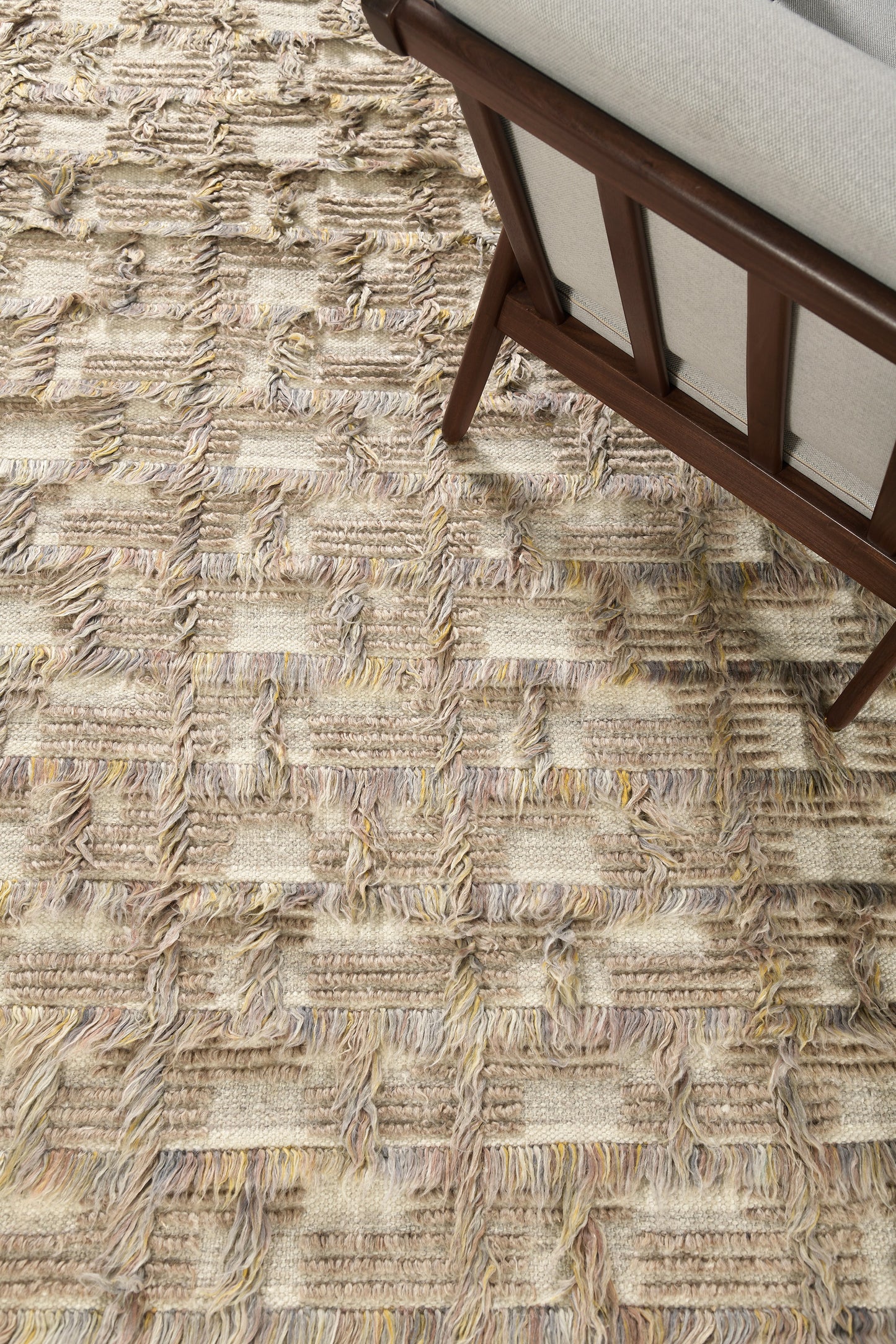 Modern Rug Image 5405 Imana, Sahara Collection