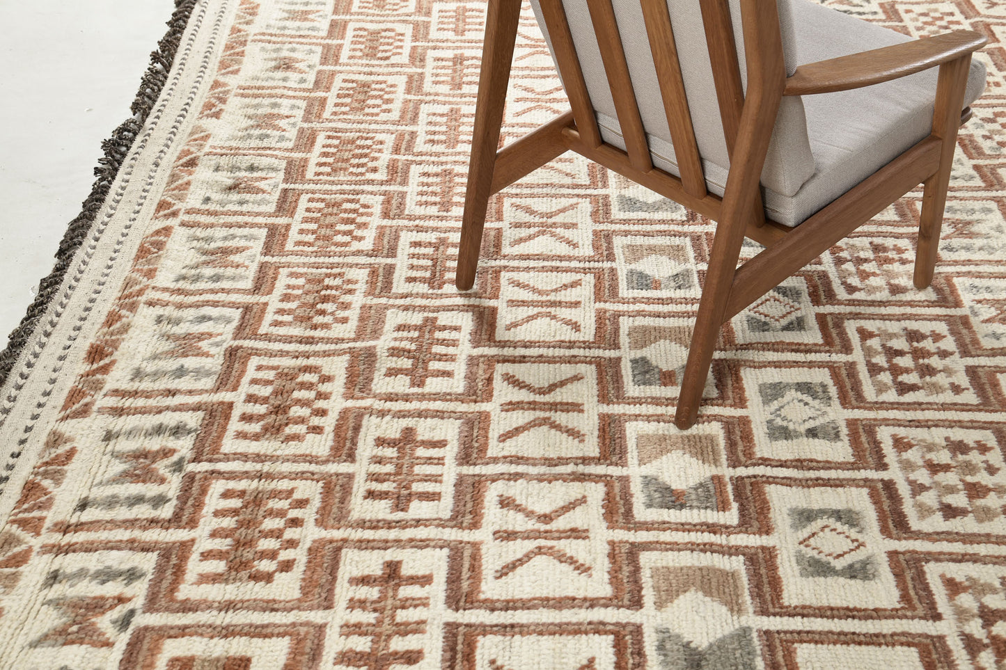 Modern Rug Image 3038 Fatin, Atlas Collection