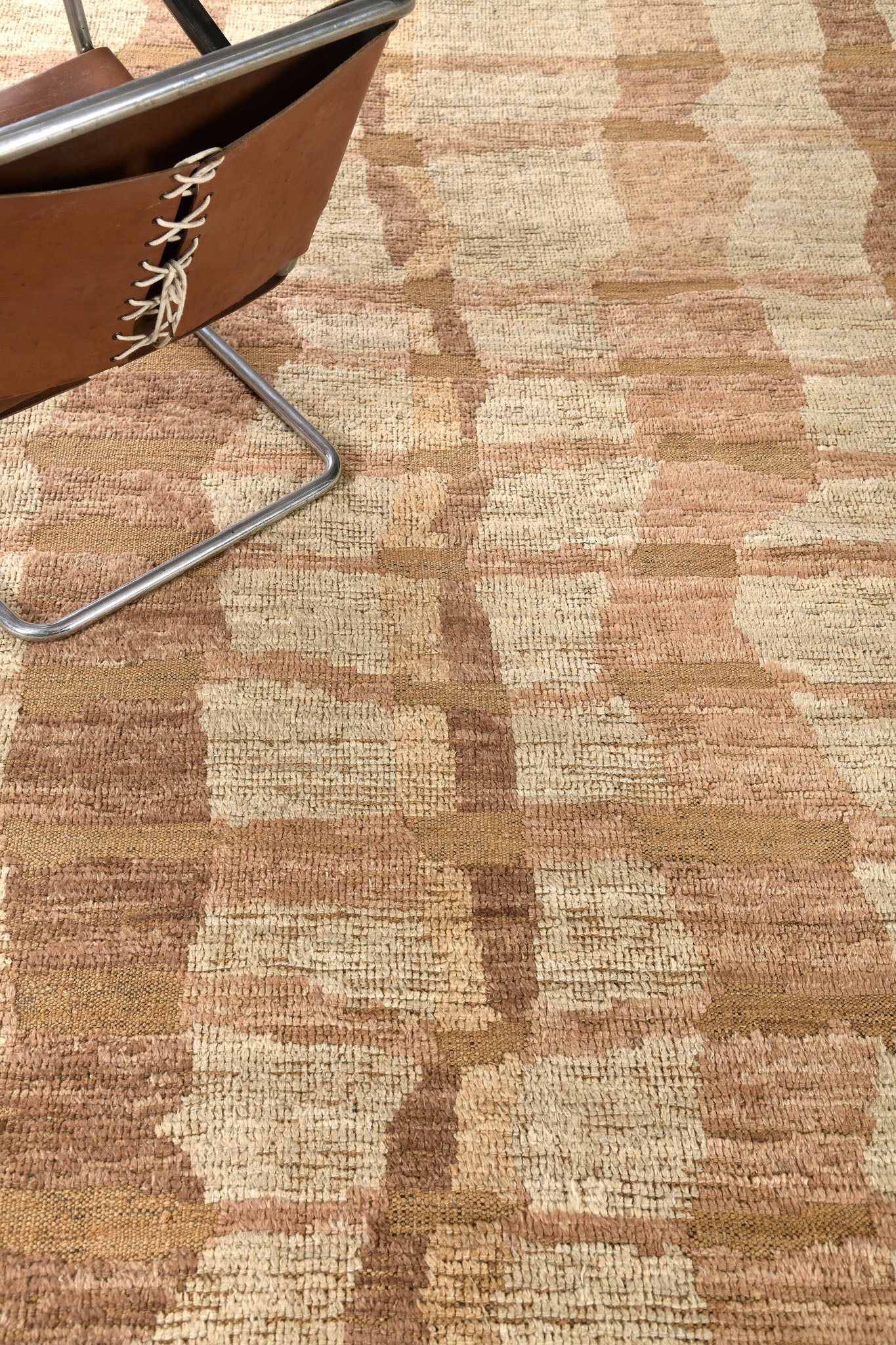 Modern Rug Image 4752 Gley, Atlas Collection