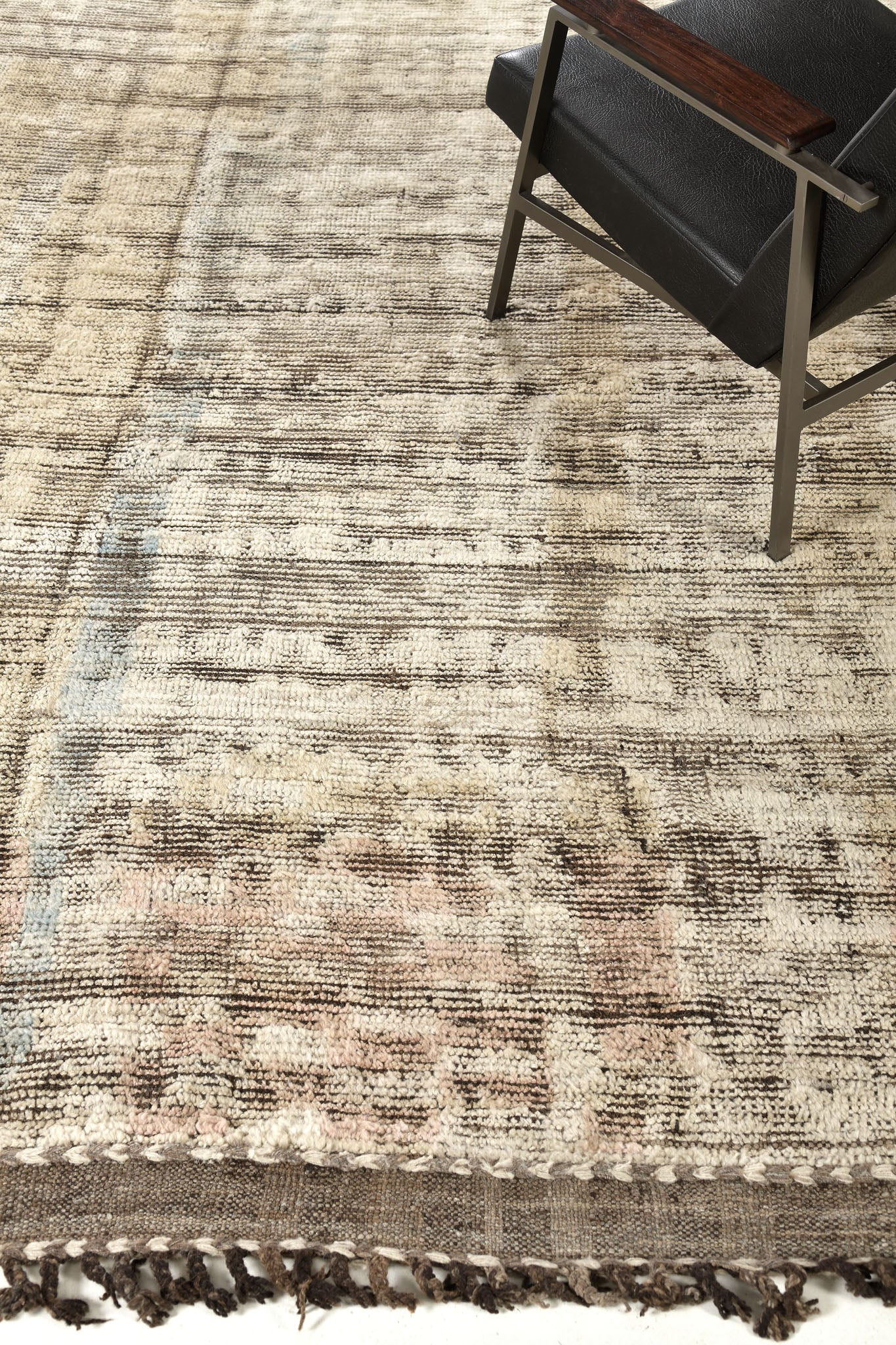 Modern Rug Image 8582 Nakhla, Atlas Collection, Seasons