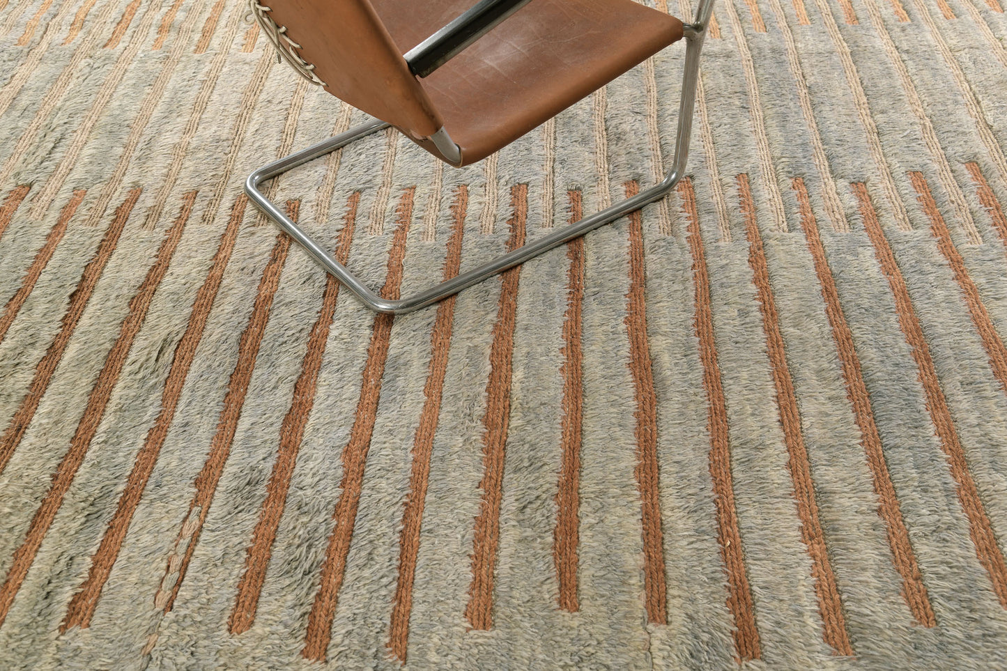 Modern Rug Image 1796 Beshabar, Haute Bohemian