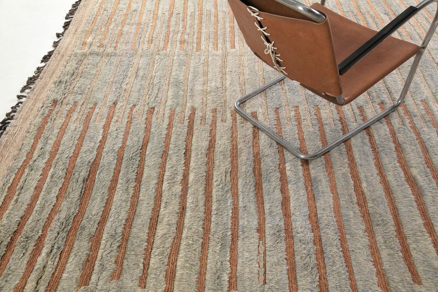 Modern Rug Image 1794 Beshabar, Haute Bohemian