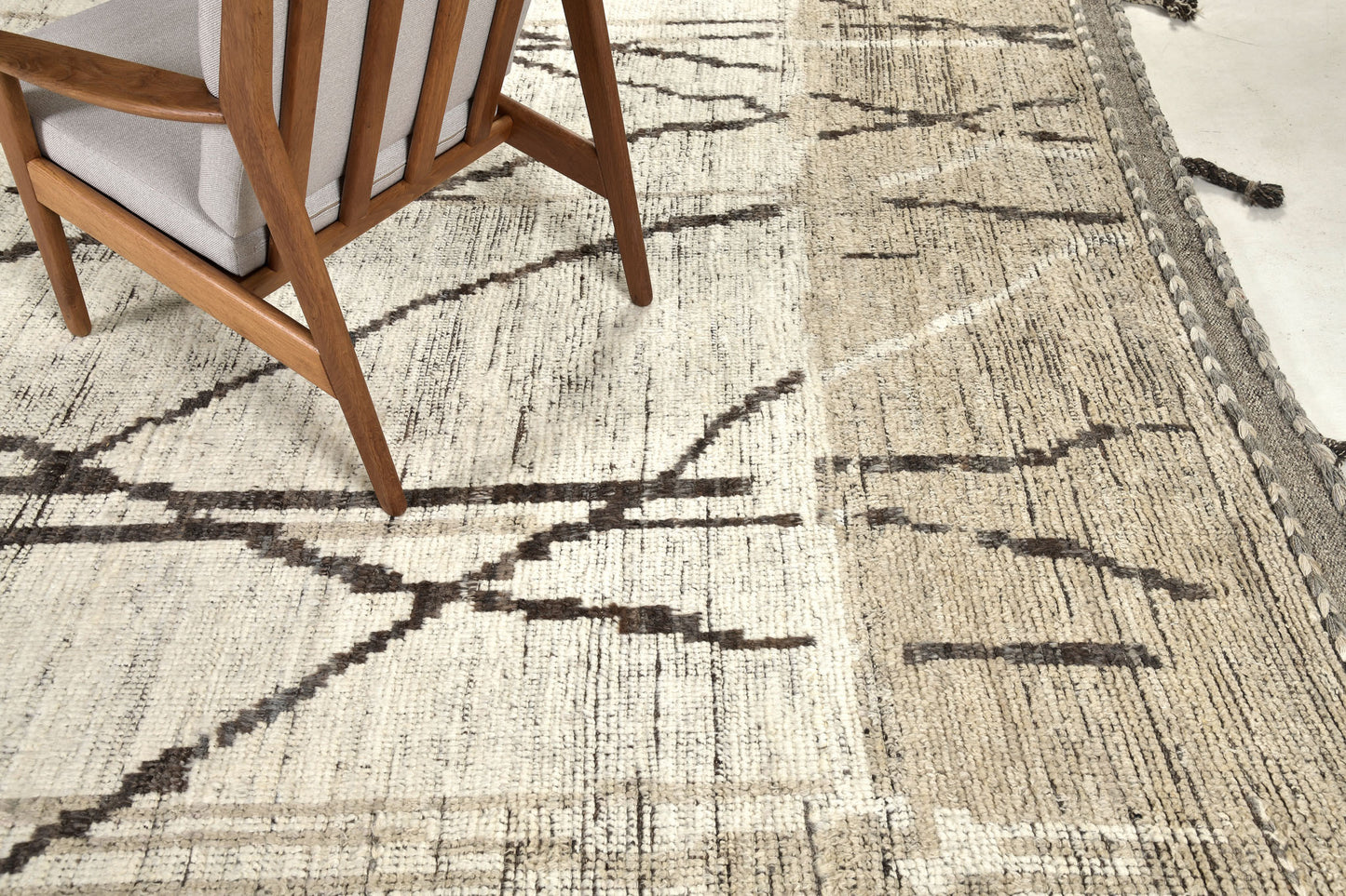 Modern Rug Image 12099 Tussock, Atlas Collection