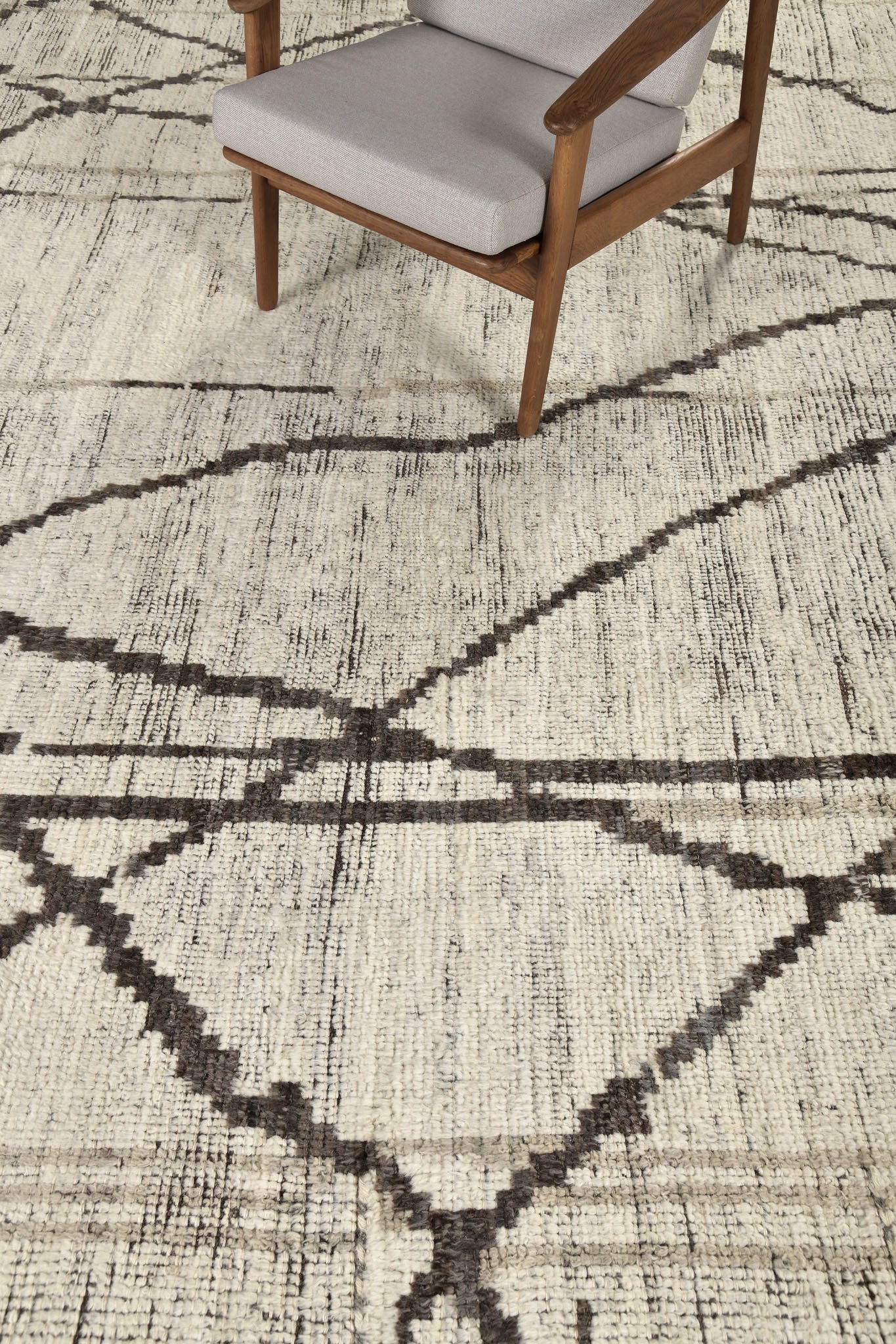 Modern Rug Image 12098 Tussock, Atlas Collection