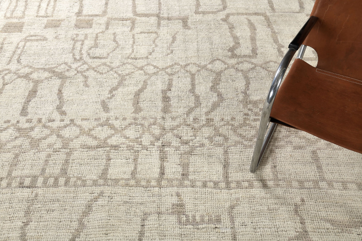 Modern Rug Image 5718 Kahve, Atlas Collection, Seasons