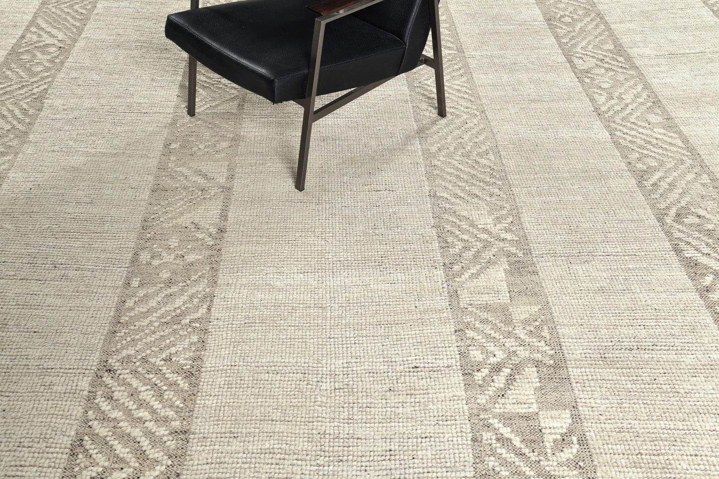 Modern Rug Image 562 Amastan, Nomad Collection