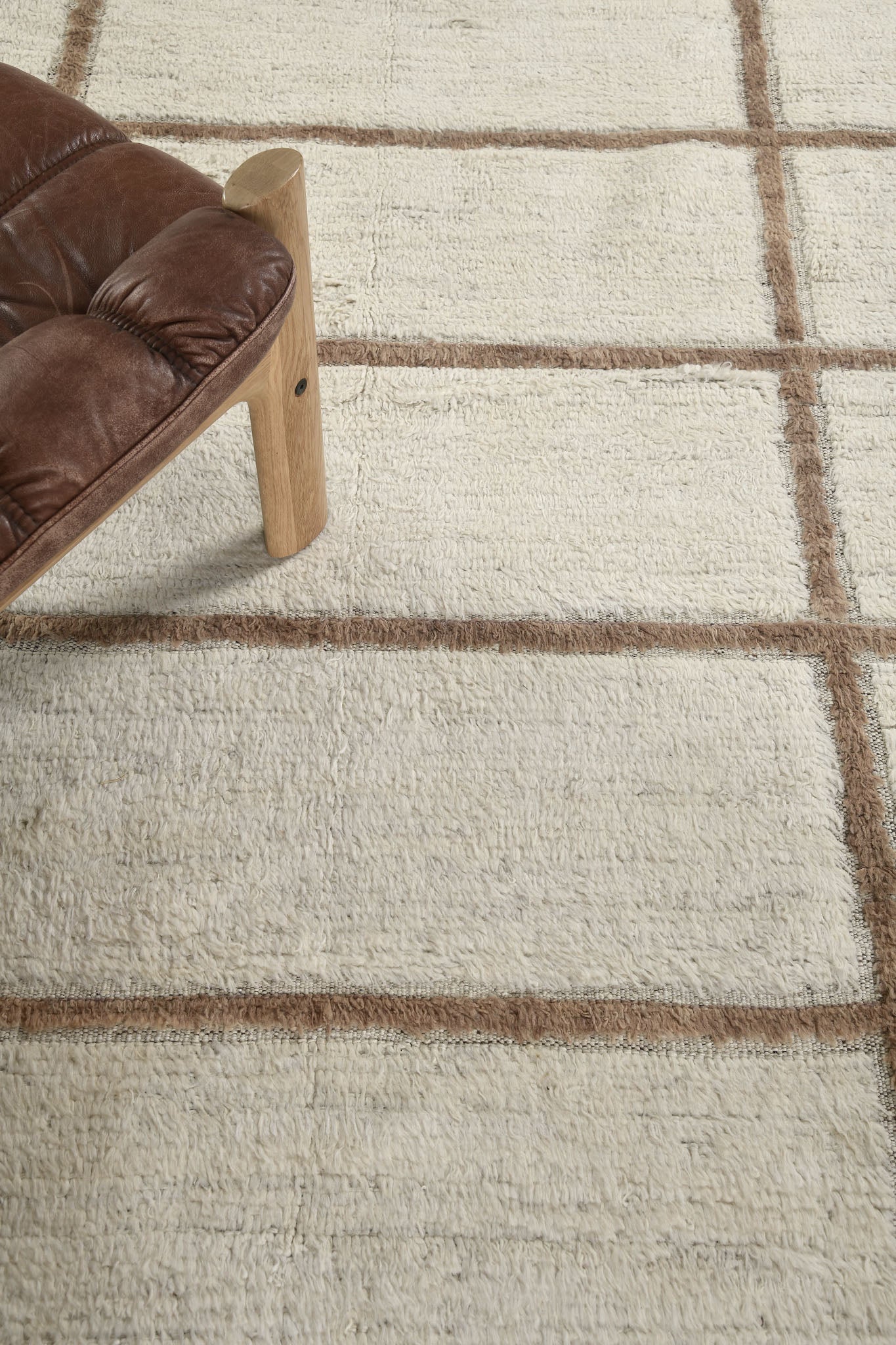 Modern Rug Image 9432 Rababi, Haute Bohemian