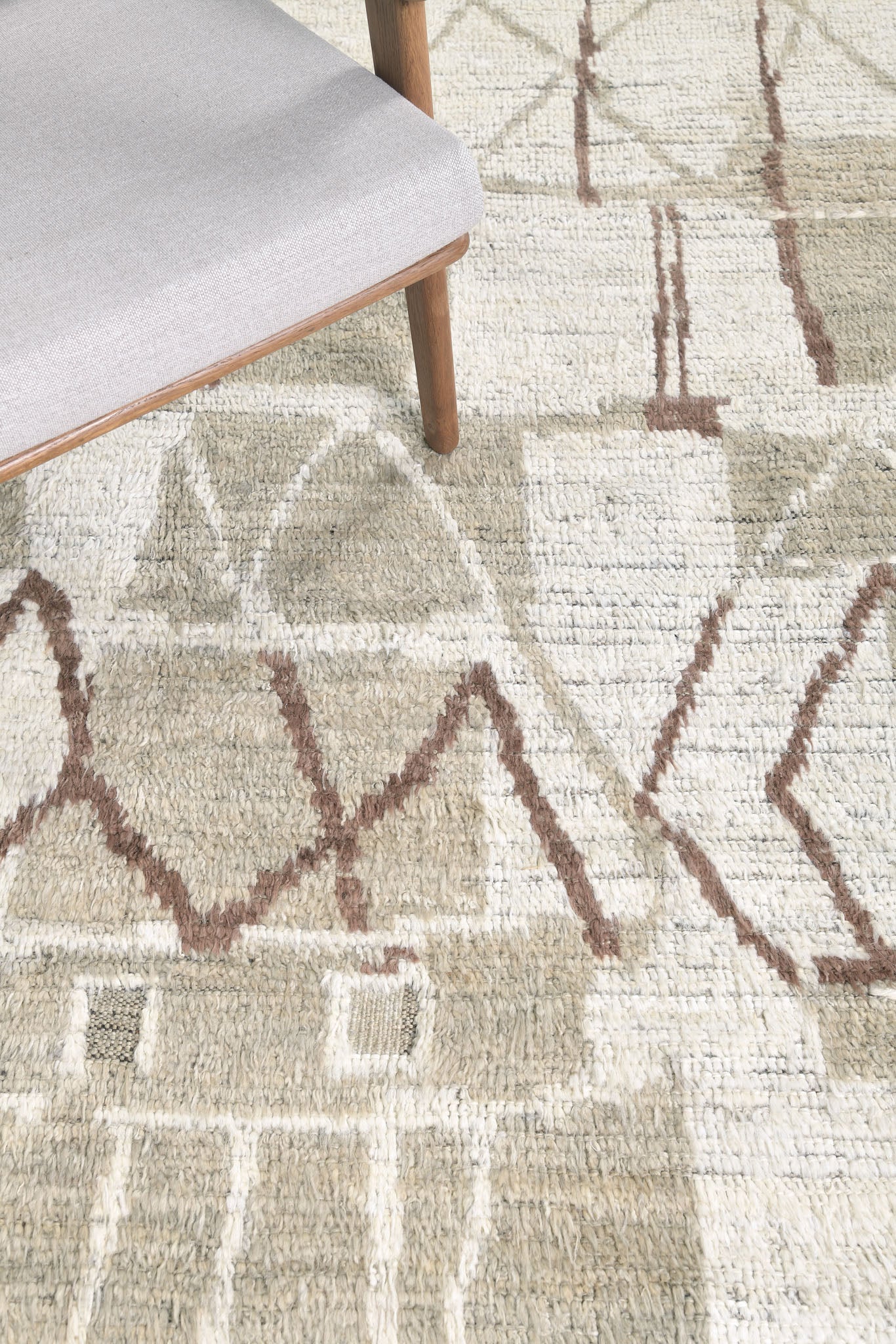 Modern Rug Image 6818 Meghighda, Atlas Collection