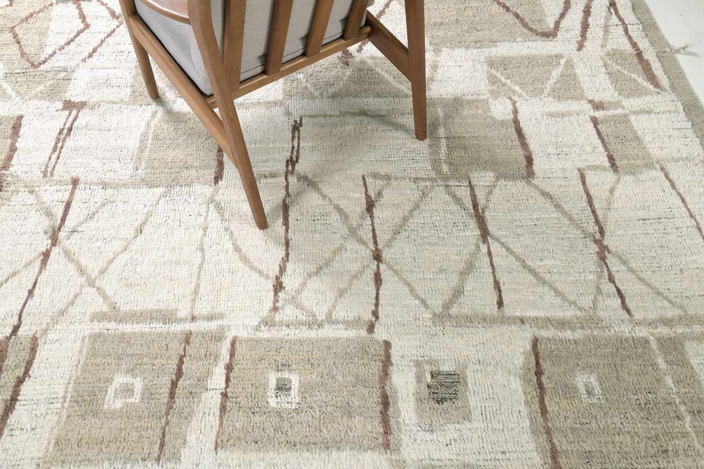Modern Rug Image 6816 Meghighda, Atlas Collection