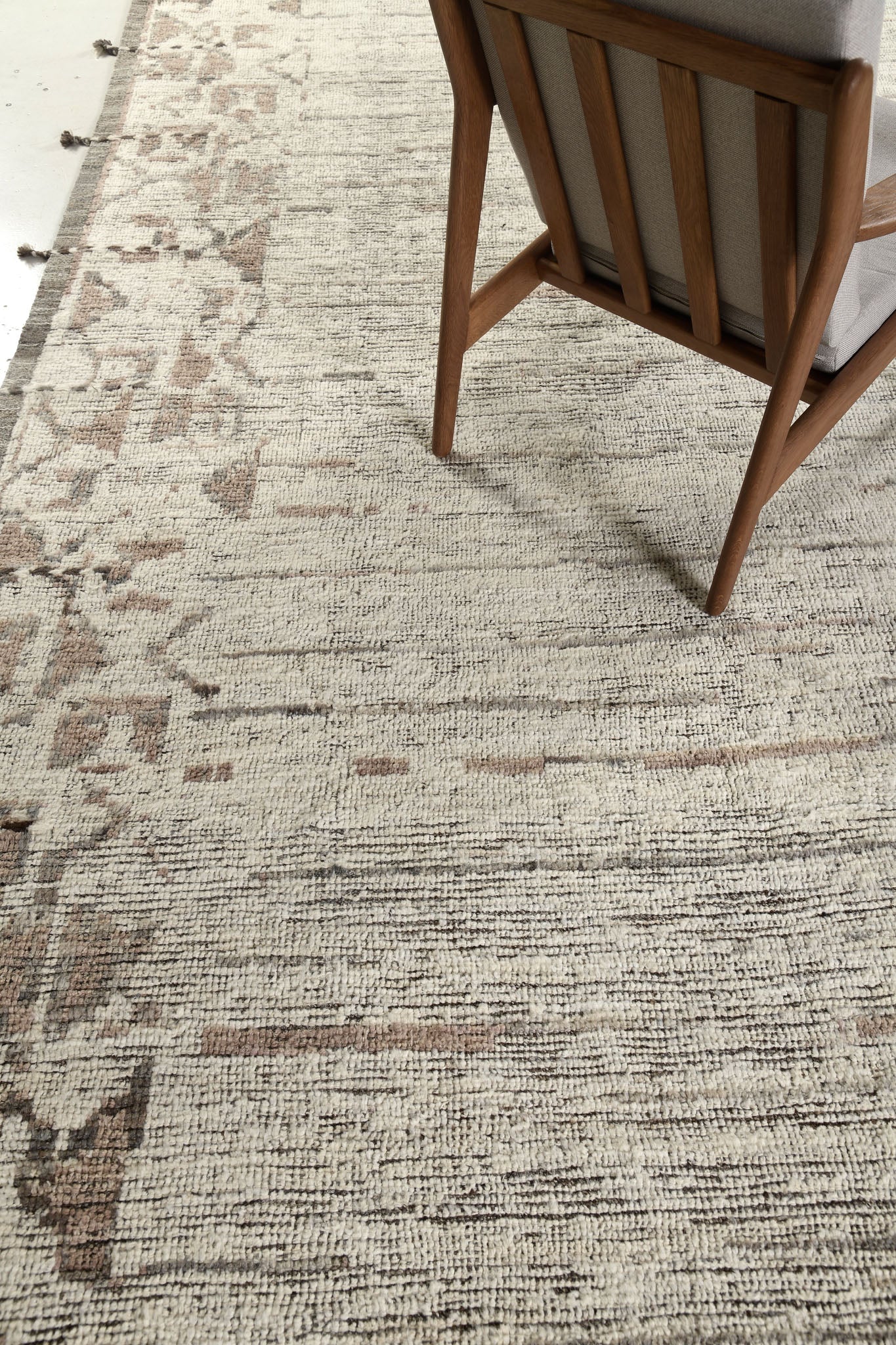Modern Rug Image 9297 Polika, Atlas Collection