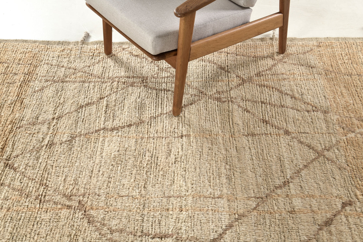 Modern Rug Image 12105 Tussock, Atlas Collection