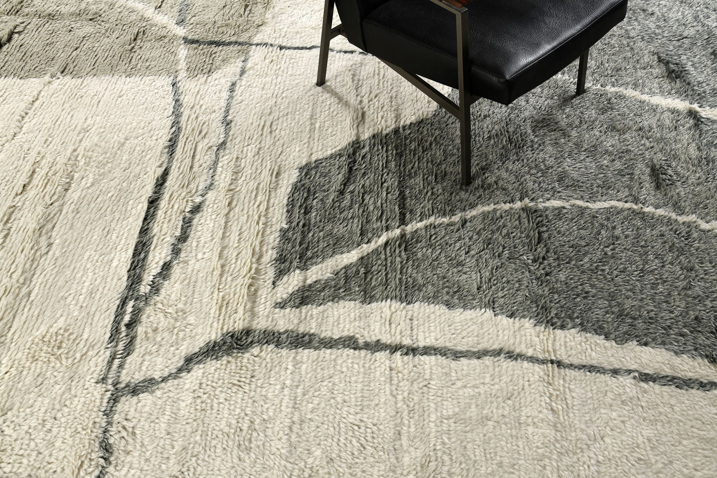 Modern Rug Image 4759 Gourougou, Oasis Collection