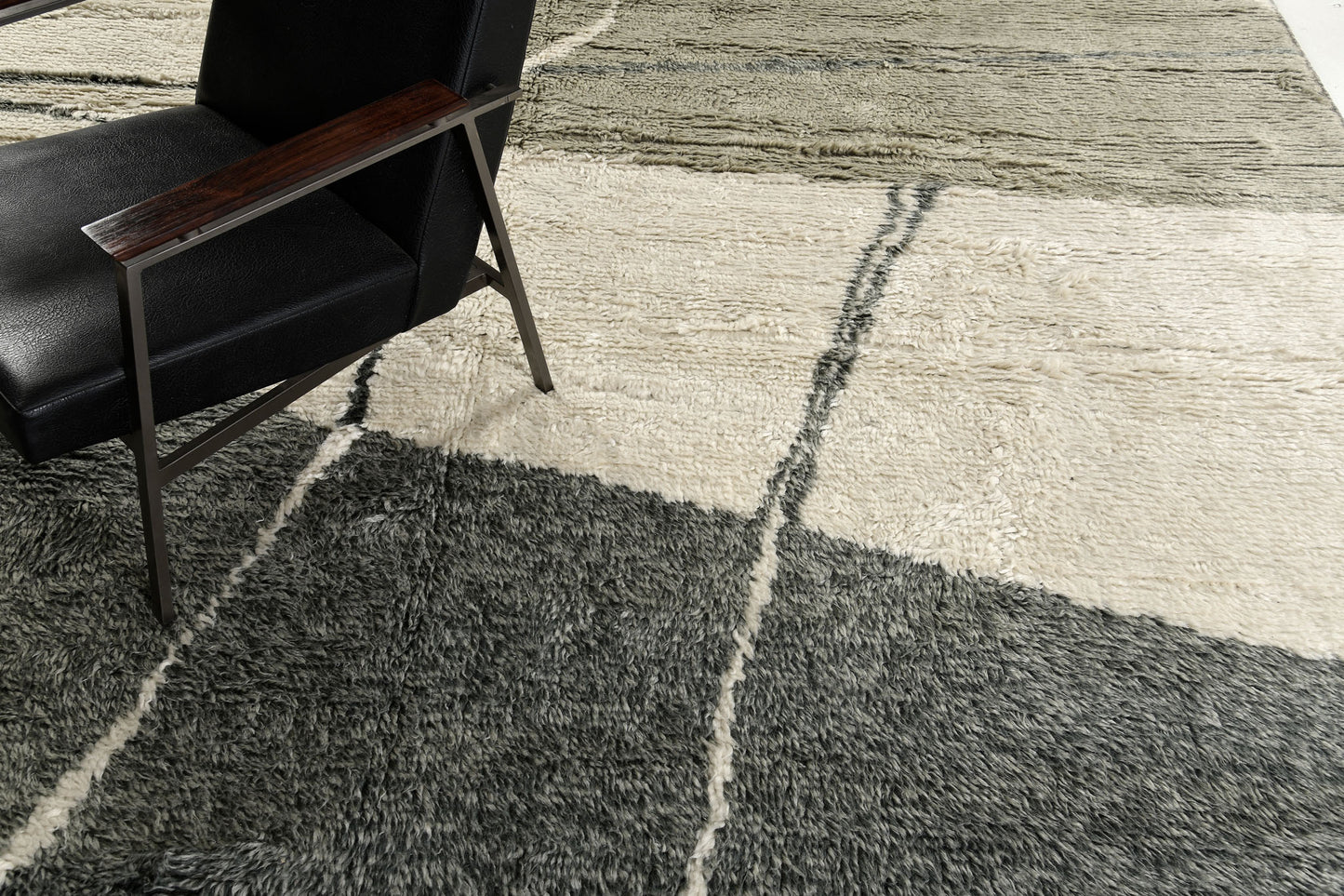 Modern Rug Image 4762 Gourougou, Oasis Collection