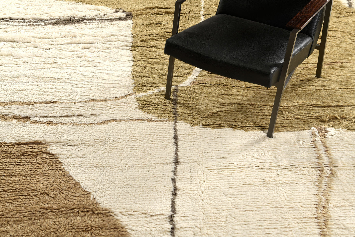 Modern Rug Image 4777 Gourougou, Oasis Collection