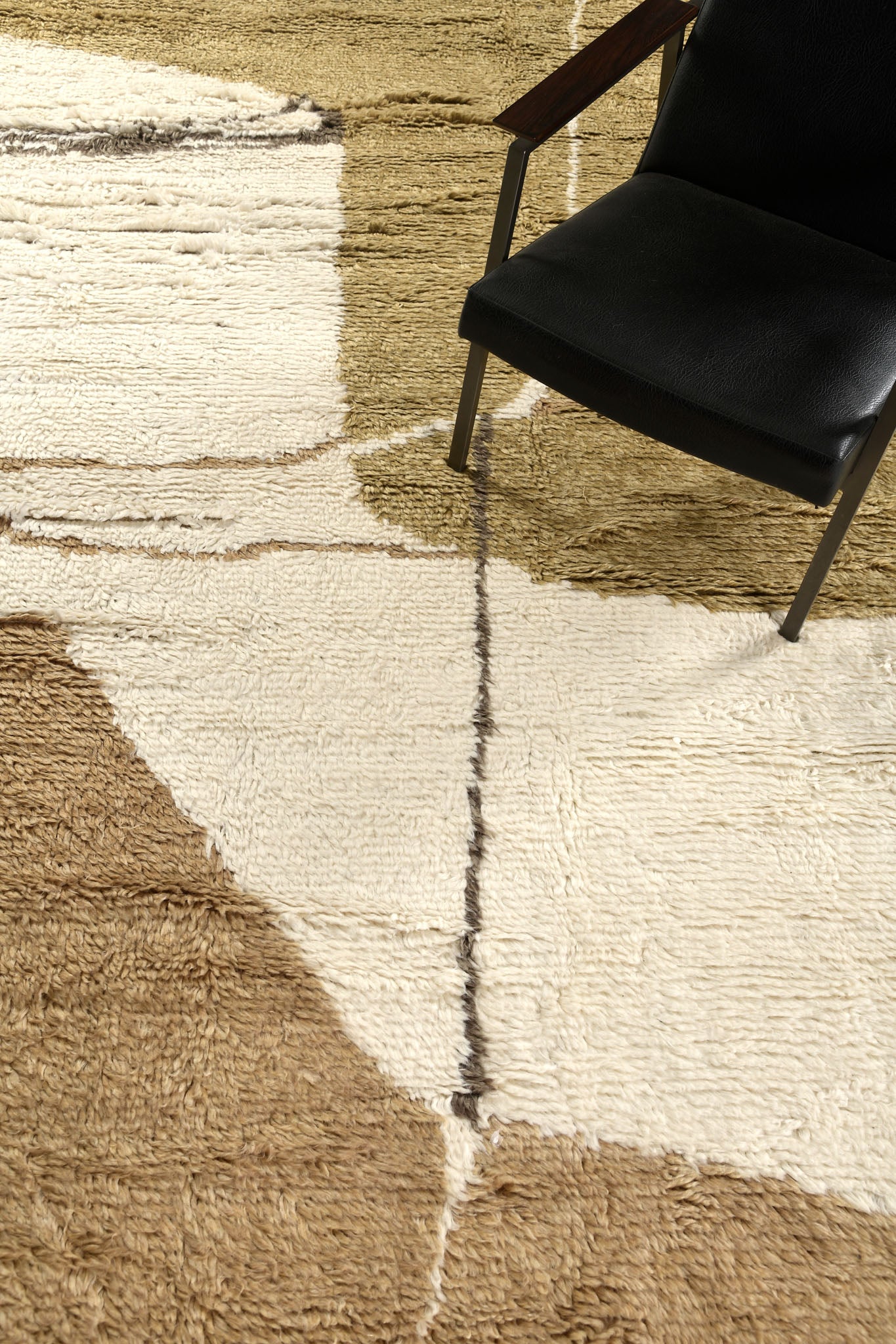 Modern Rug Image 4778 Gourougou, Oasis Collection