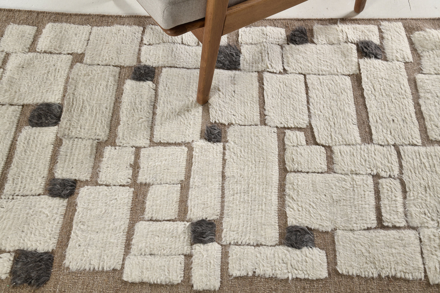 Modern Rug Image 1254 Avocet Runner, Sandpiper Collection