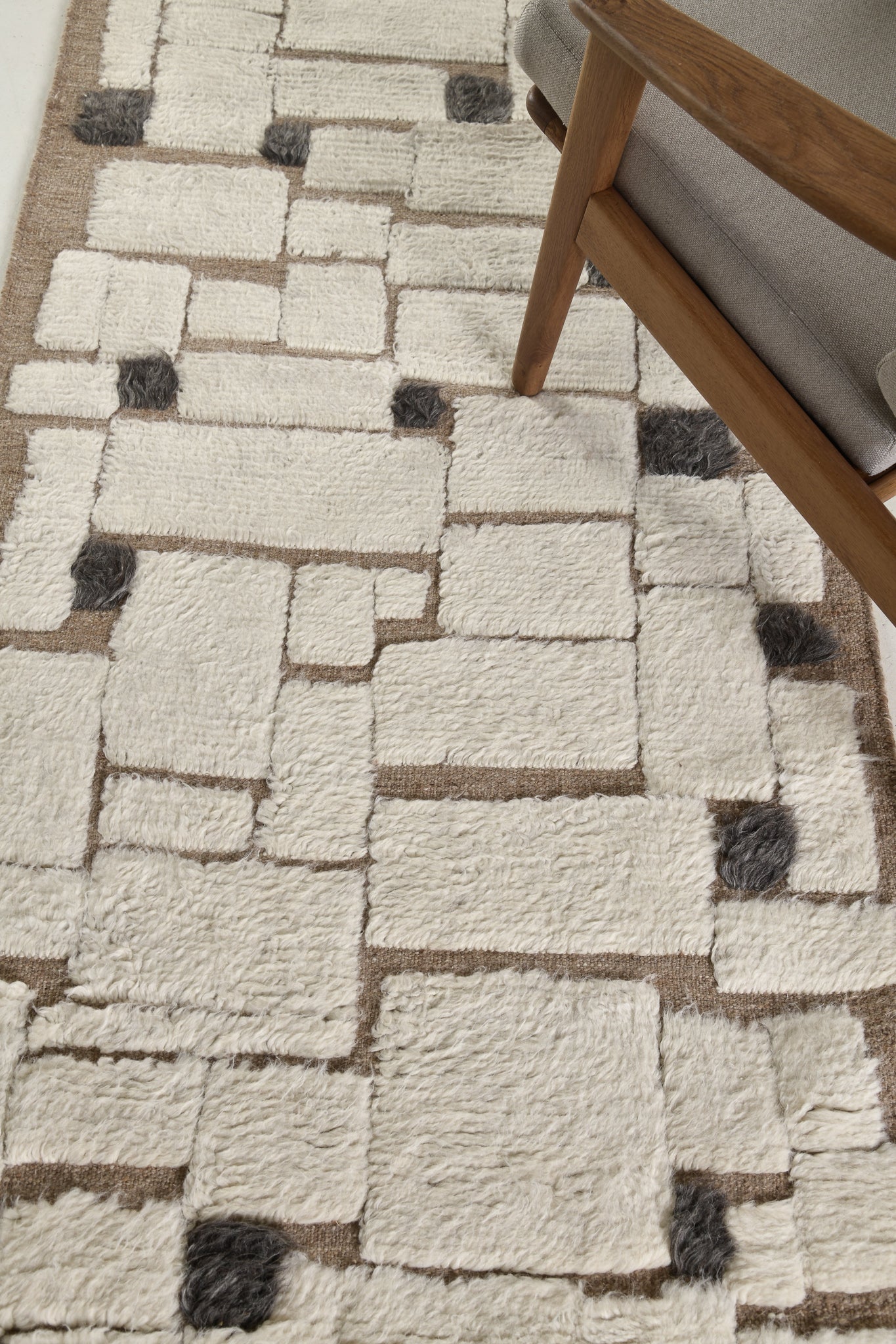 Modern Rug Image 1252 Avocet Runner, Sandpiper Collection