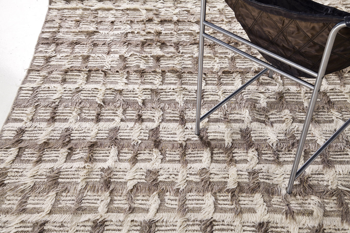 Modern Rug Image 5040 Hanin, Sahara Collection