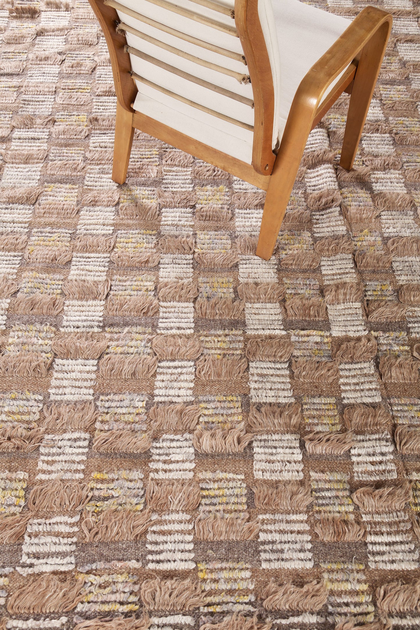 Modern Rug Image 602 Amia, Sahara Collection