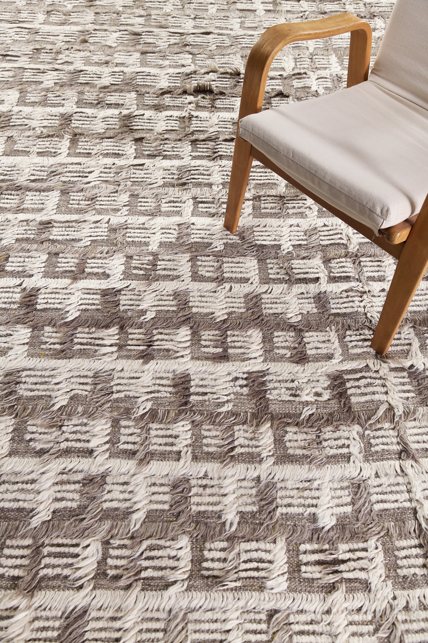 Modern Rug Image 5049 Hanin, Sahara Collection