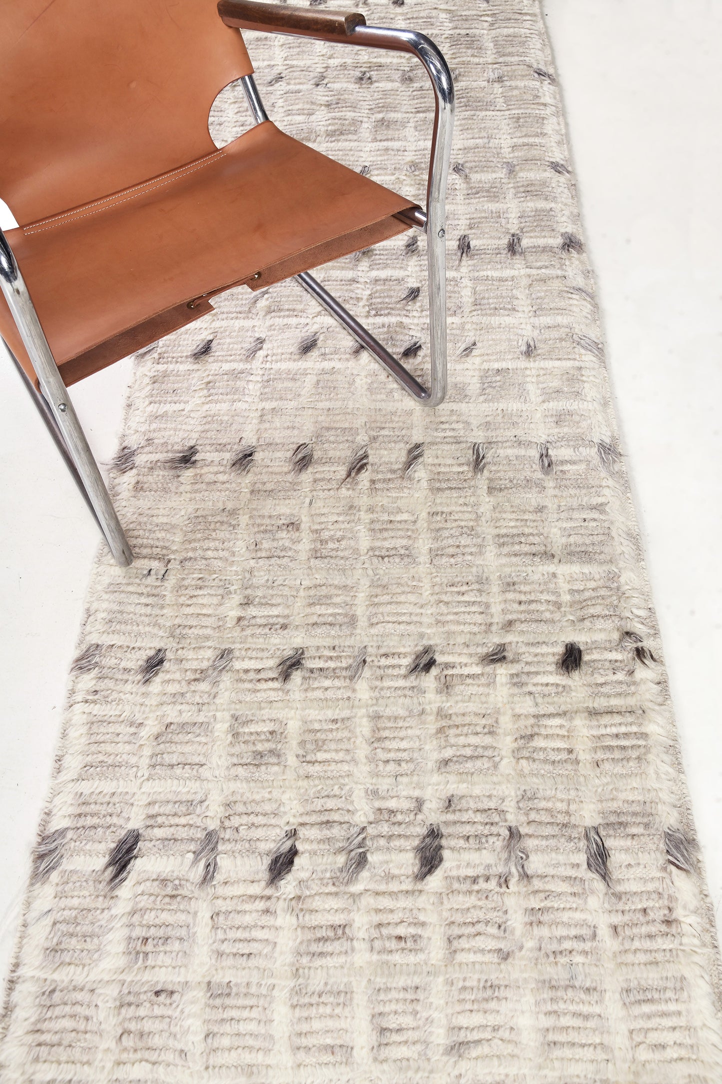 Modern Rug Image 649 Amihan Runner, Sahara Collection