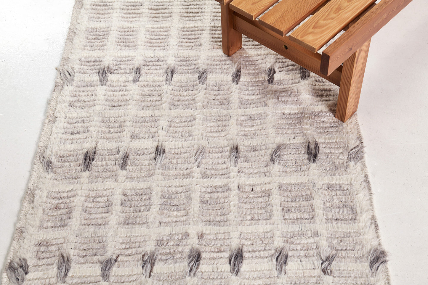 Modern Rug Image 652 Amihan Runner, Sahara Collection
