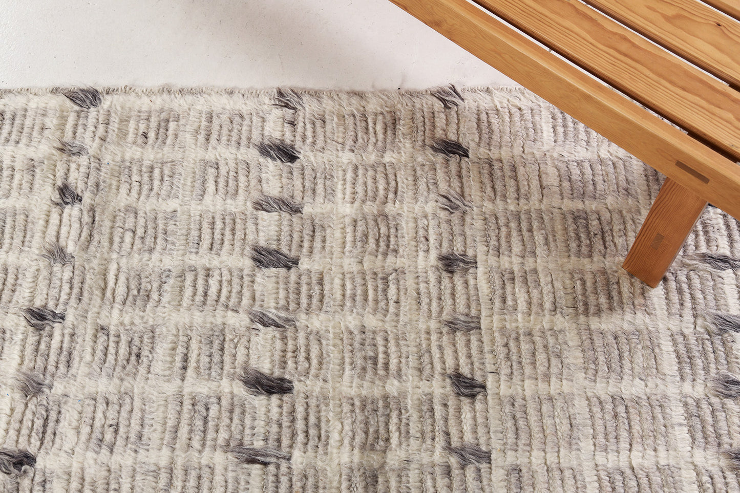 Modern Rug Image 653 Amihan Runner, Sahara Collection