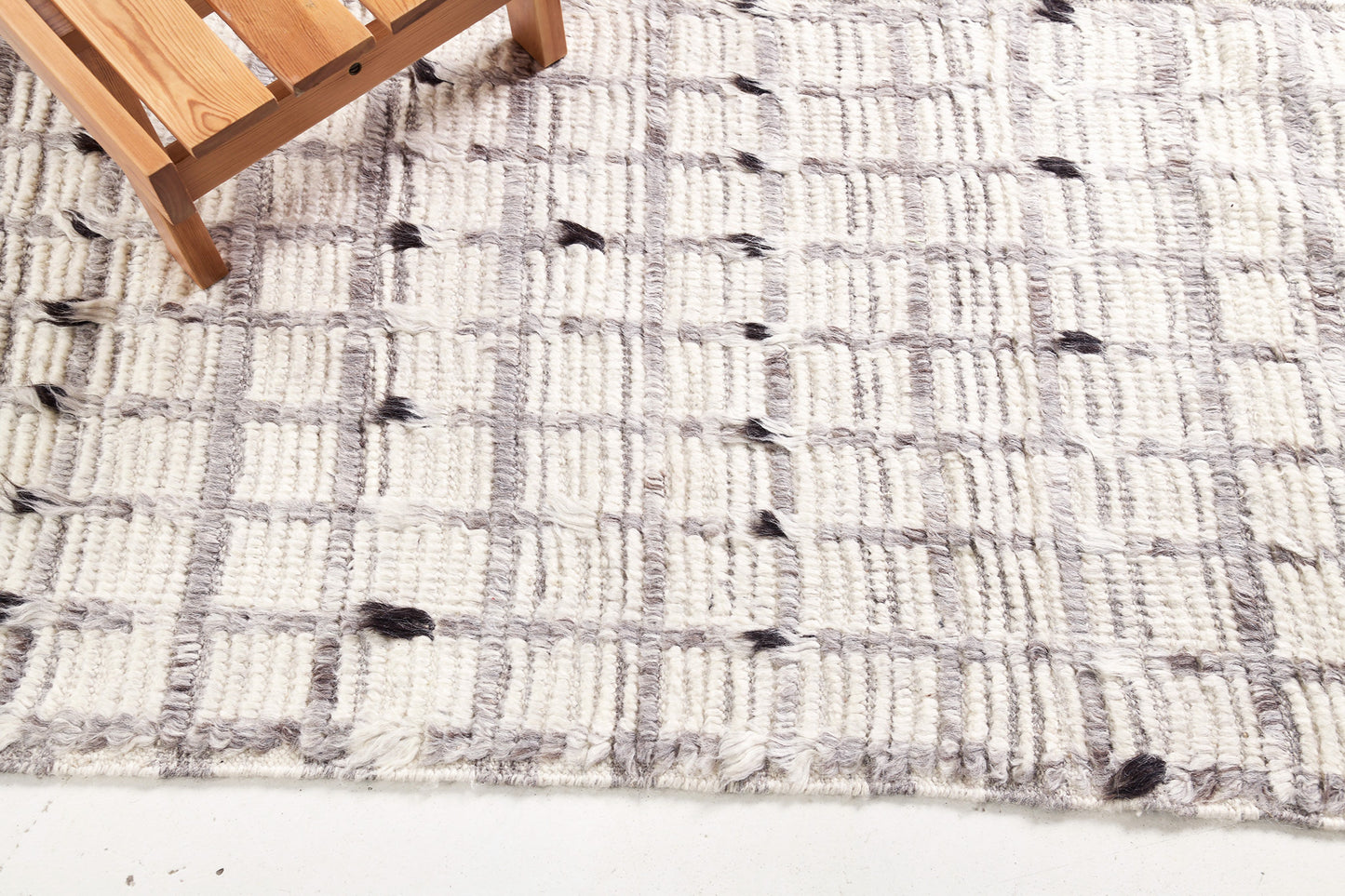 Modern Rug Image 637 Amihan Runner, Sahara Collection