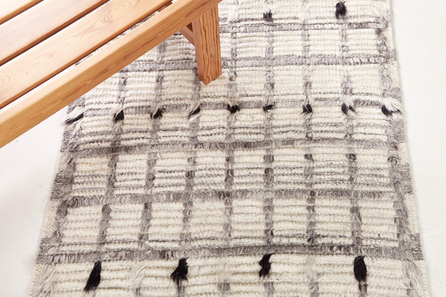 Modern Rug Image 638 Amihan Runner, Sahara Collection